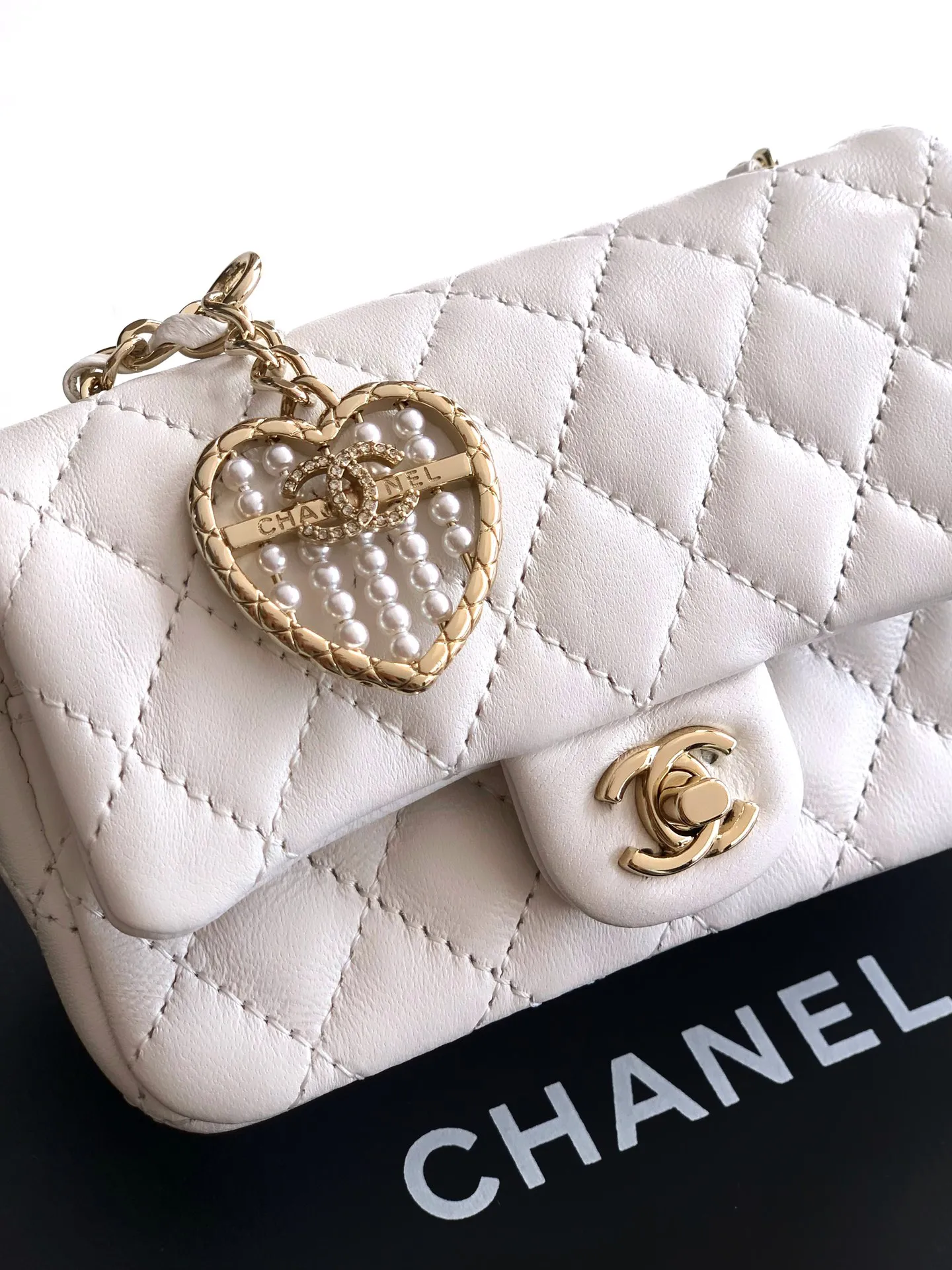 CHANEL ワインレッドミニハートパールCFストラップ - 画像 (7)