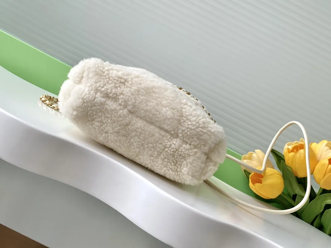 CHANEL 24K 羊毛 ミニバッグ ホワイト - 画像 (5)