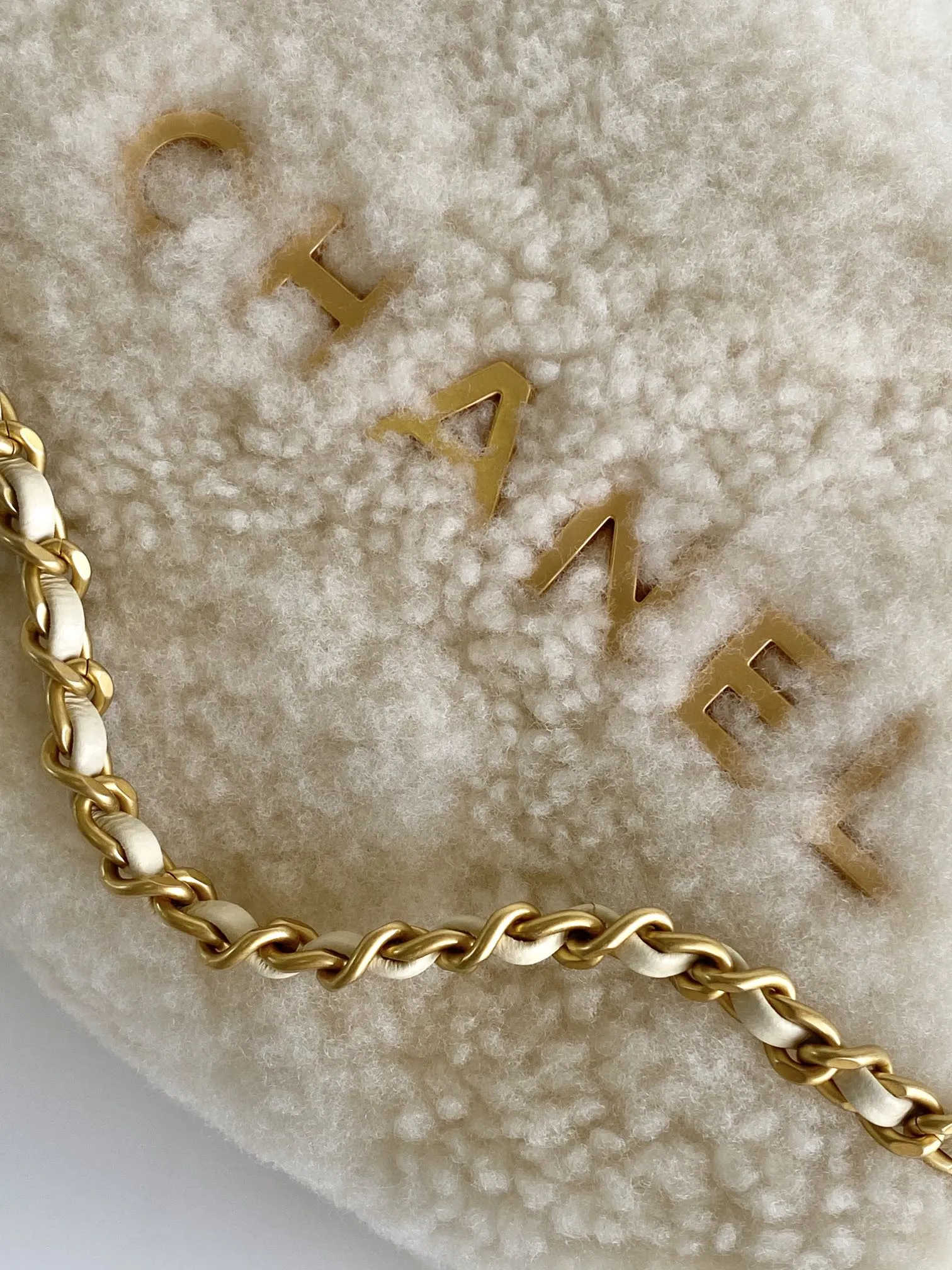 CHANEL 24K 羊毛 ミニバッグ ホワイト - 画像 (6)
