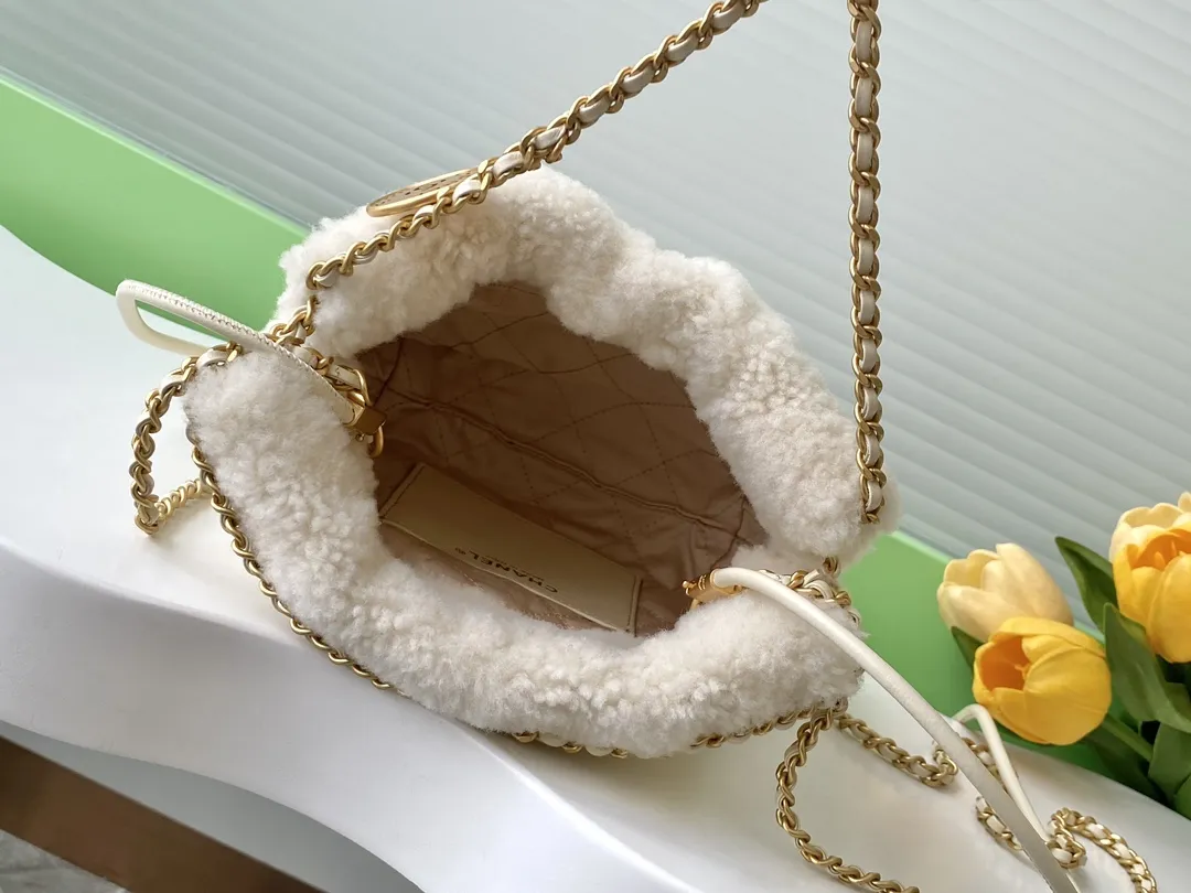 CHANEL 24K 羊毛 ミニバッグ ホワイト - 画像 (9)