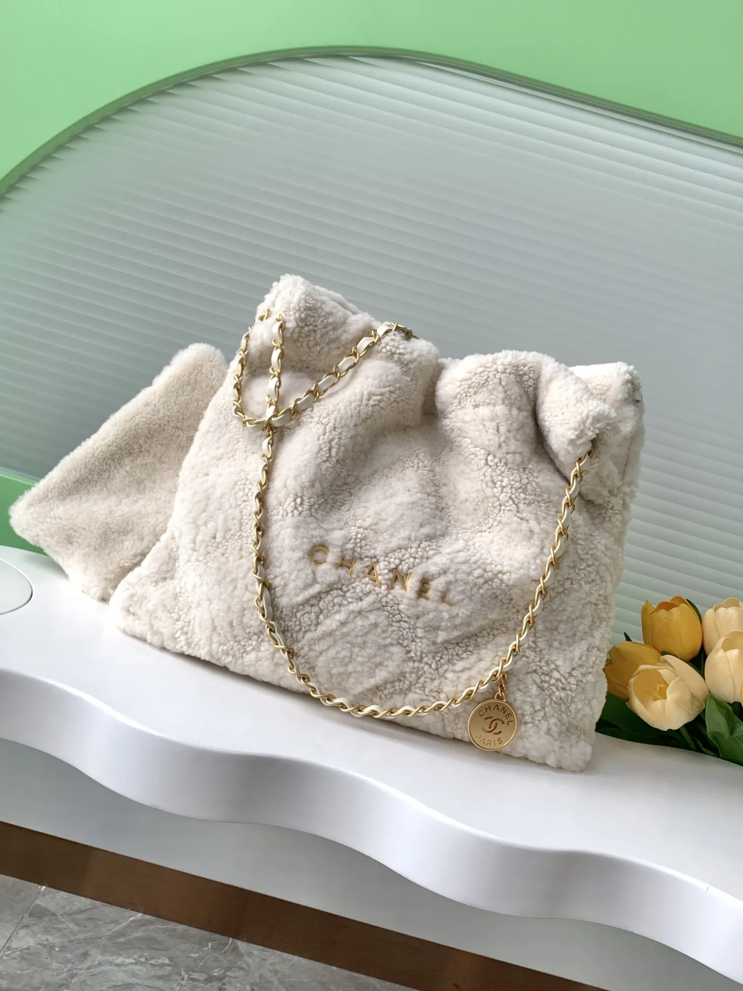 CHANEL クリーム色 ミニサイズ22バッグ