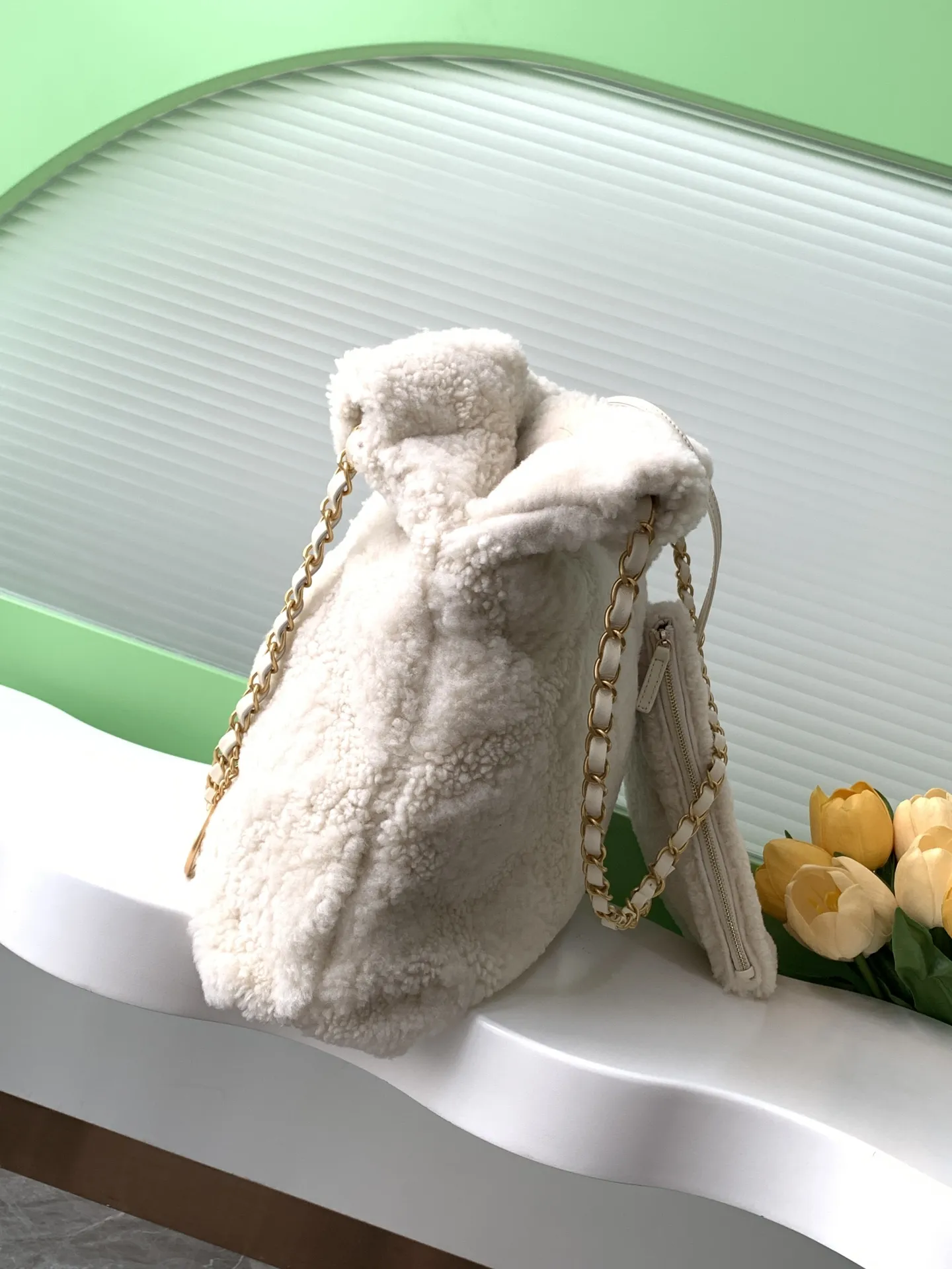 CHANEL クリーム色 ミニサイズ22バッグ - 画像 (3)