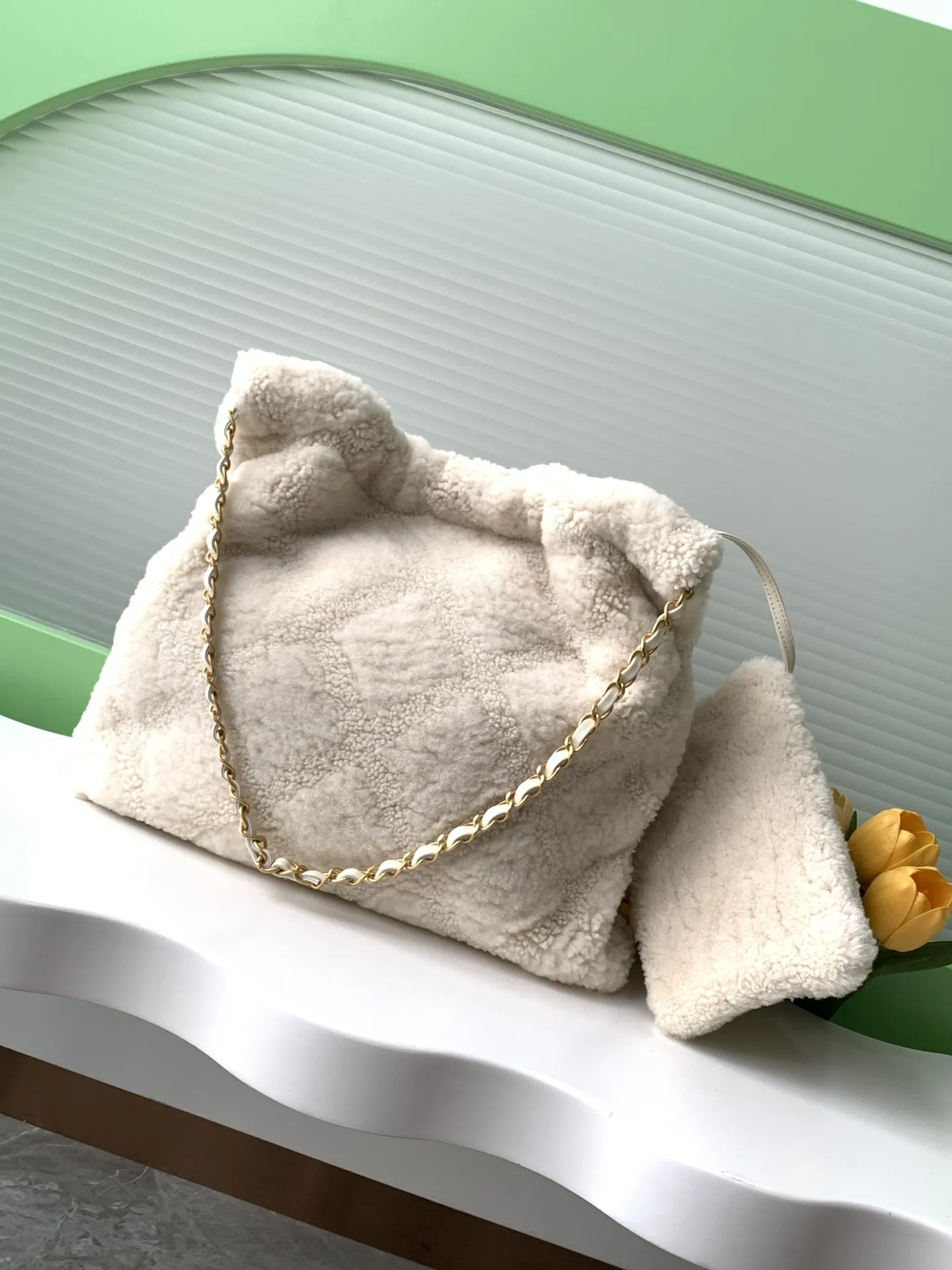 CHANEL クリーム色 ミニサイズ22バッグ - 画像 (4)