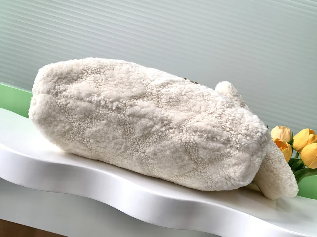 CHANEL クリーム色 ミニサイズ22バッグ - 画像 (5)