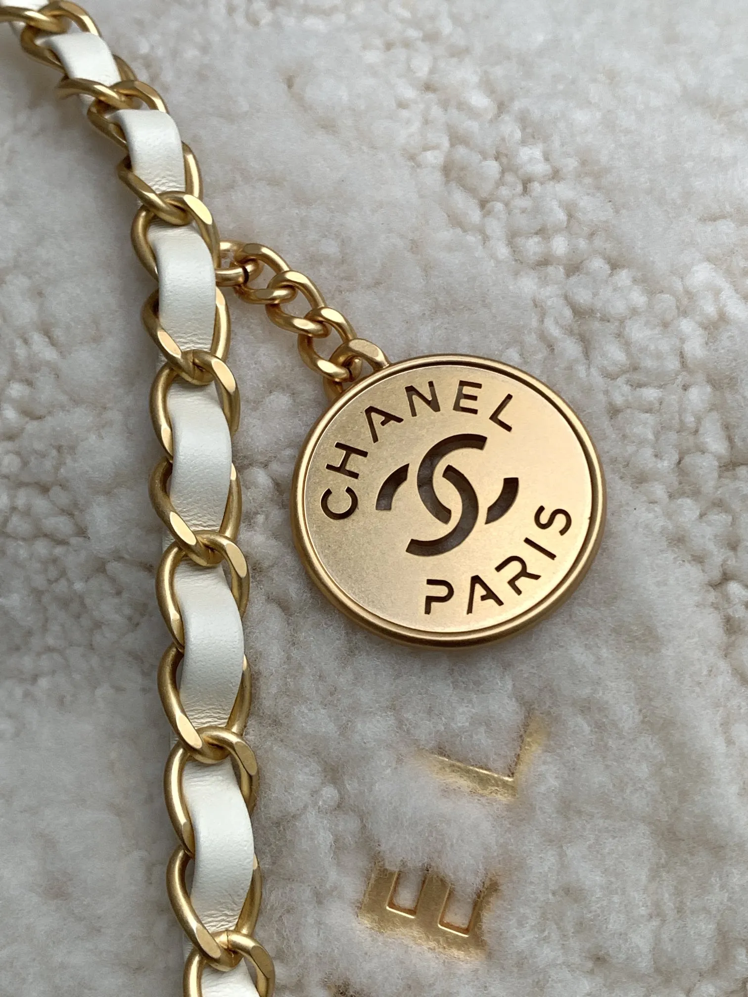 CHANEL クリーム色 ミニサイズ22バッグ - 画像 (7)