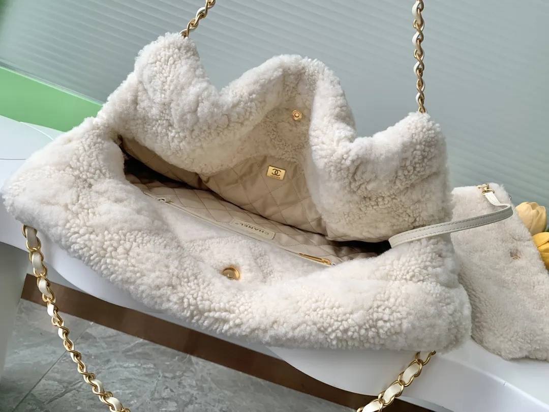 CHANEL クリーム色 ミニサイズ22バッグ - 画像 (9)