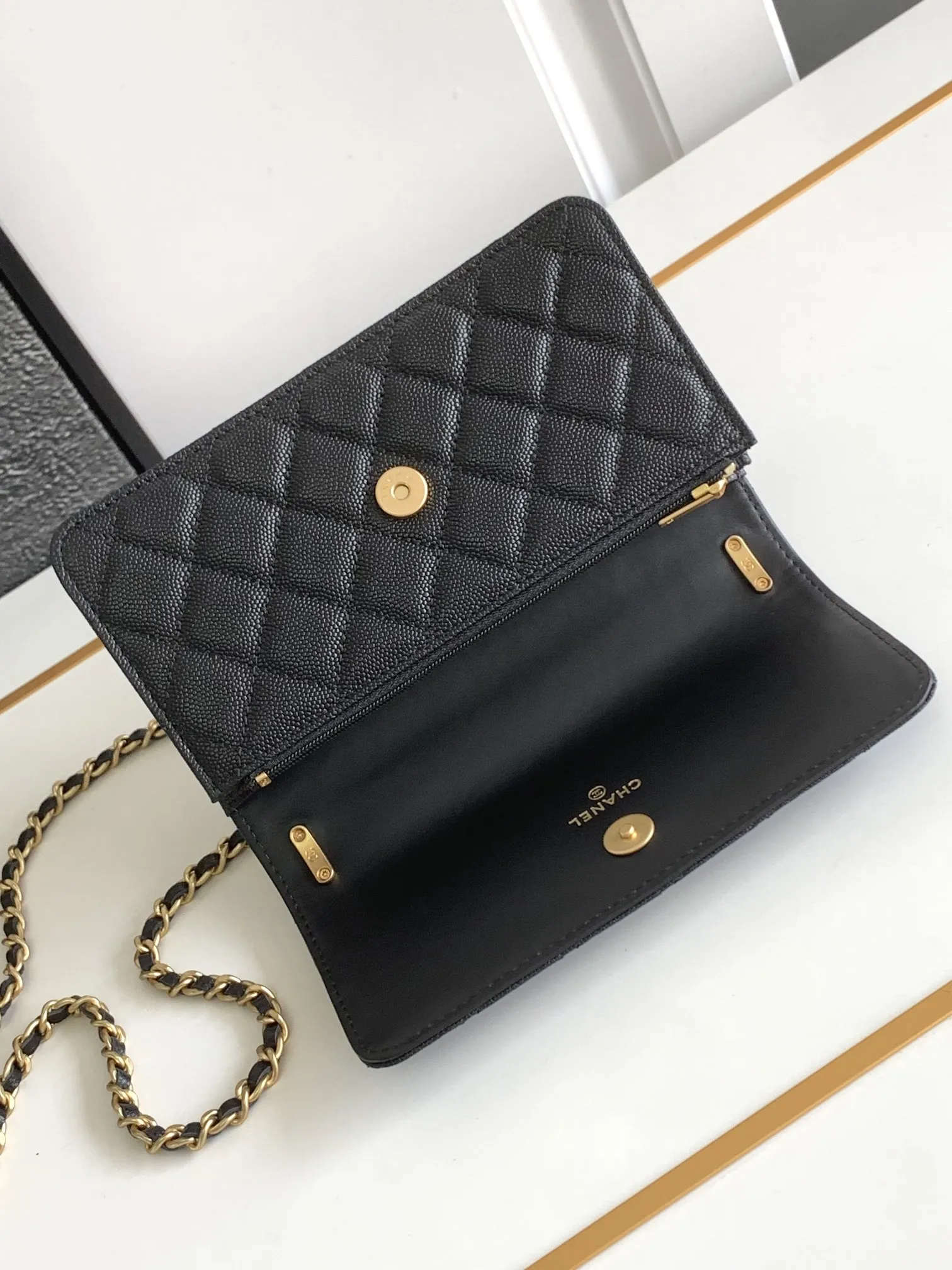 CHANEL 黒金鎖WOCバッグ スタイル6467 - 画像 (8)