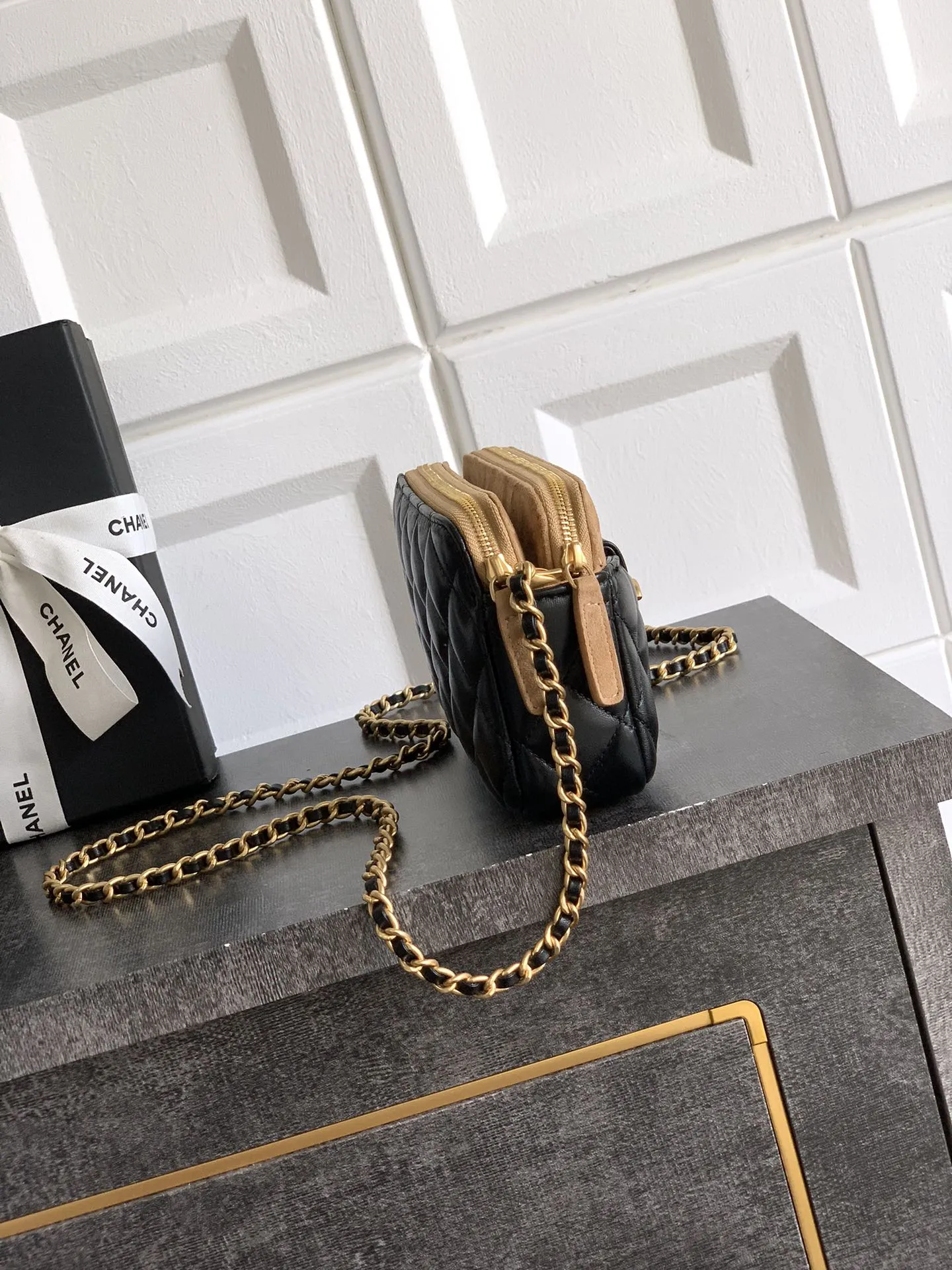 CHANEL カラメル色スエードパッチワーク携帯バッグ25 A - 画像 (3)