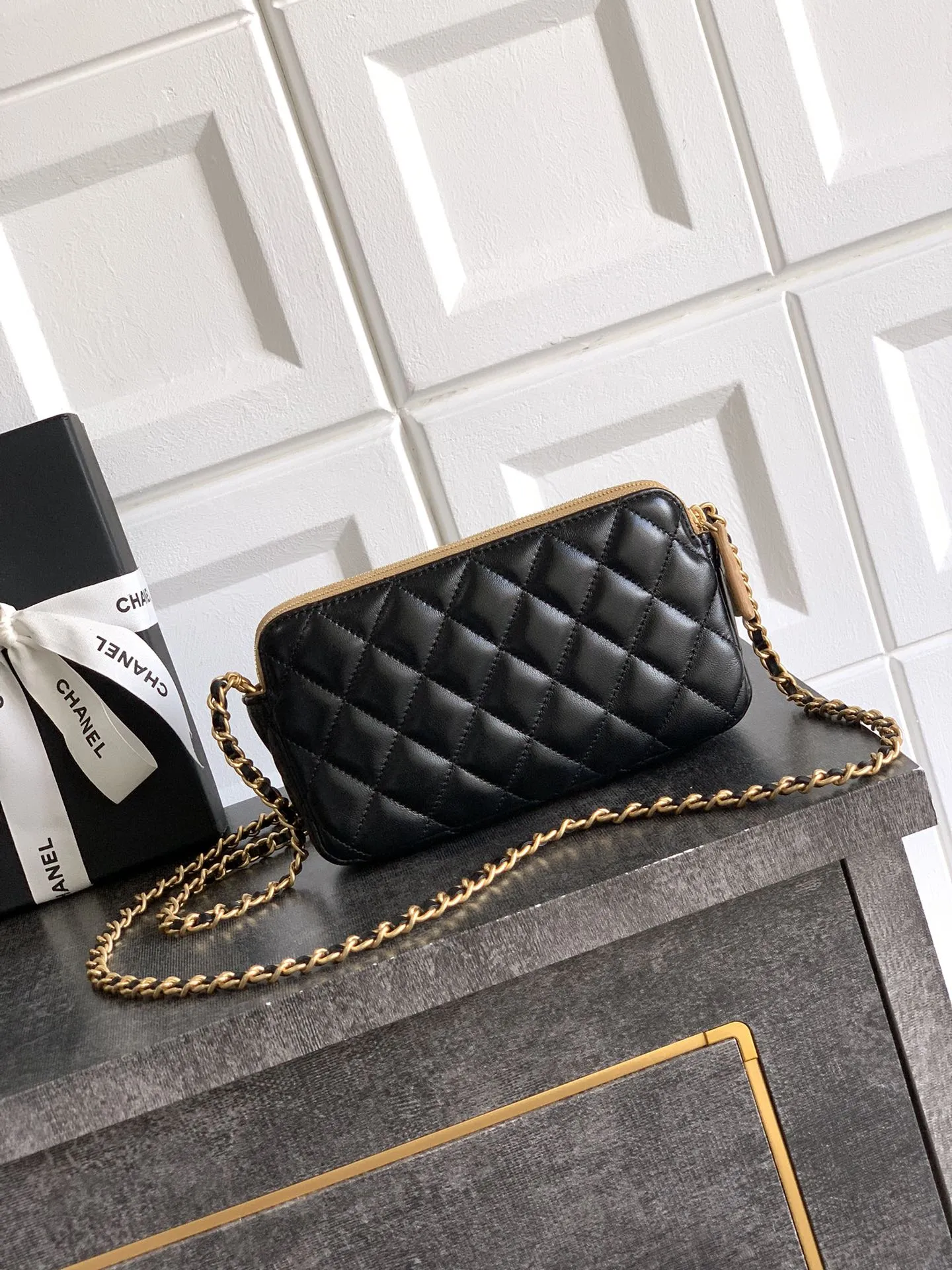 CHANEL カラメル色スエードパッチワーク携帯バッグ25 A - 画像 (4)