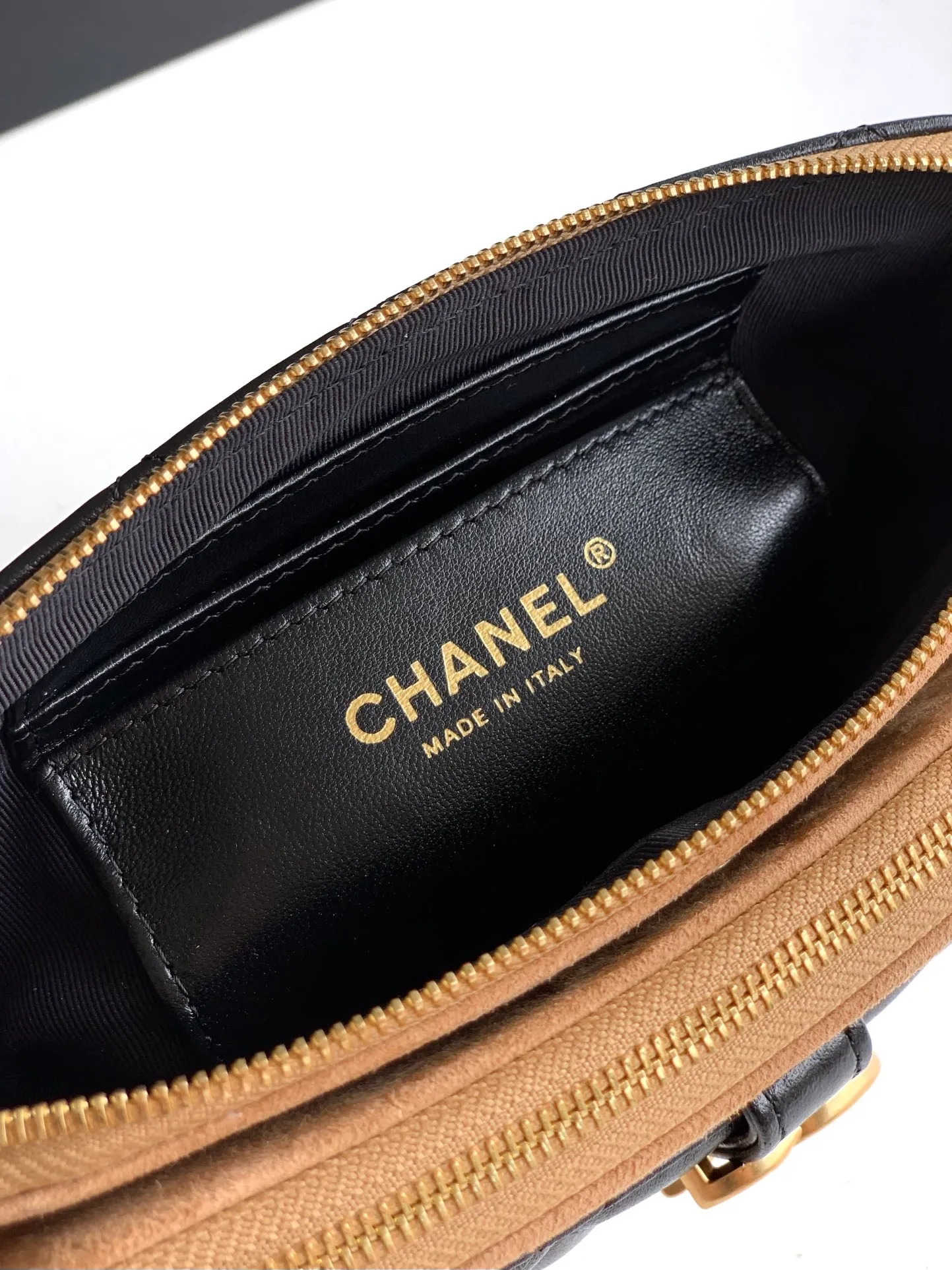 CHANEL カラメル色スエードパッチワーク携帯バッグ25 A - 画像 (10)