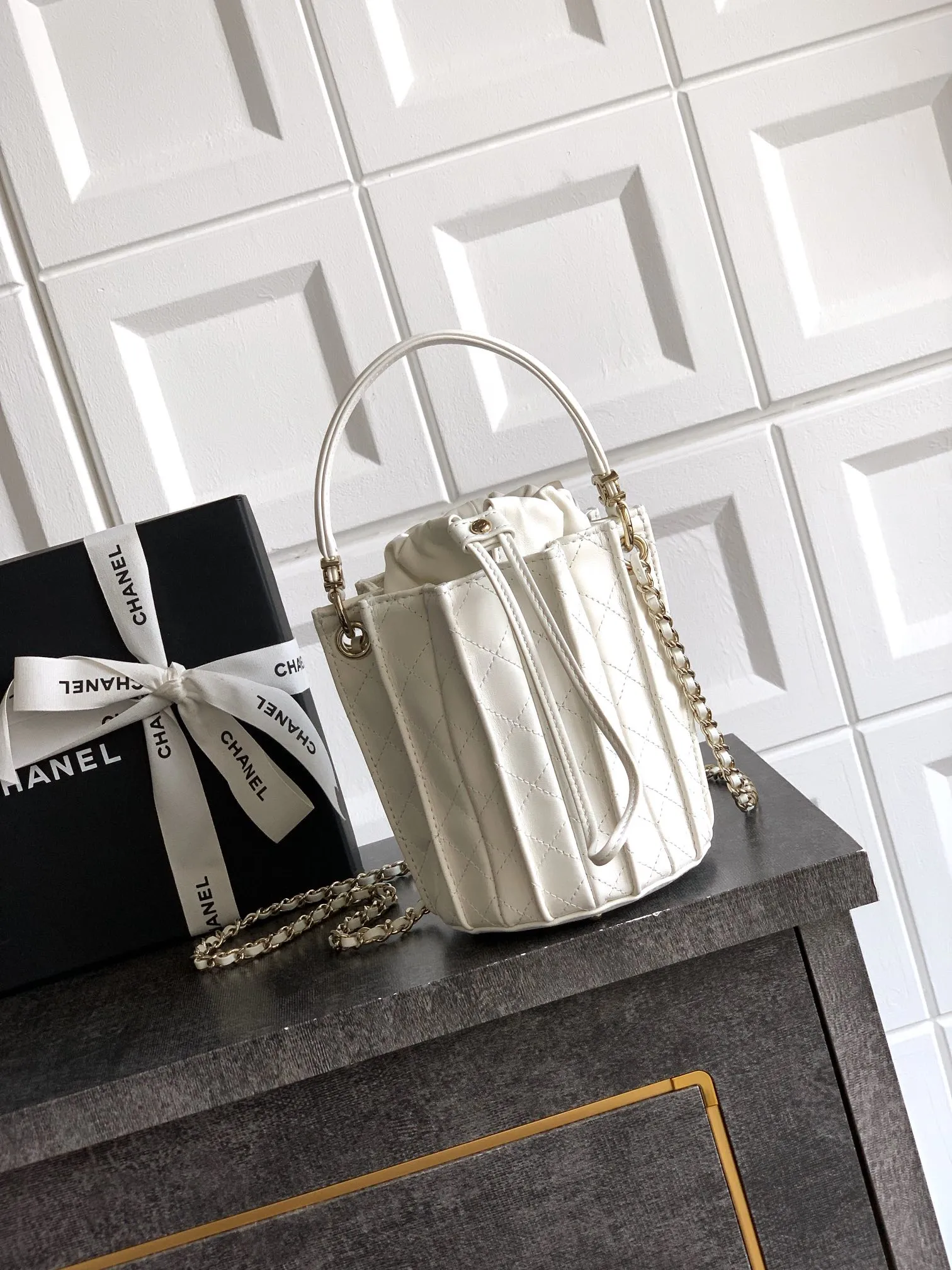 CHANEL ホワイト ミニバケットバッグ A級手工