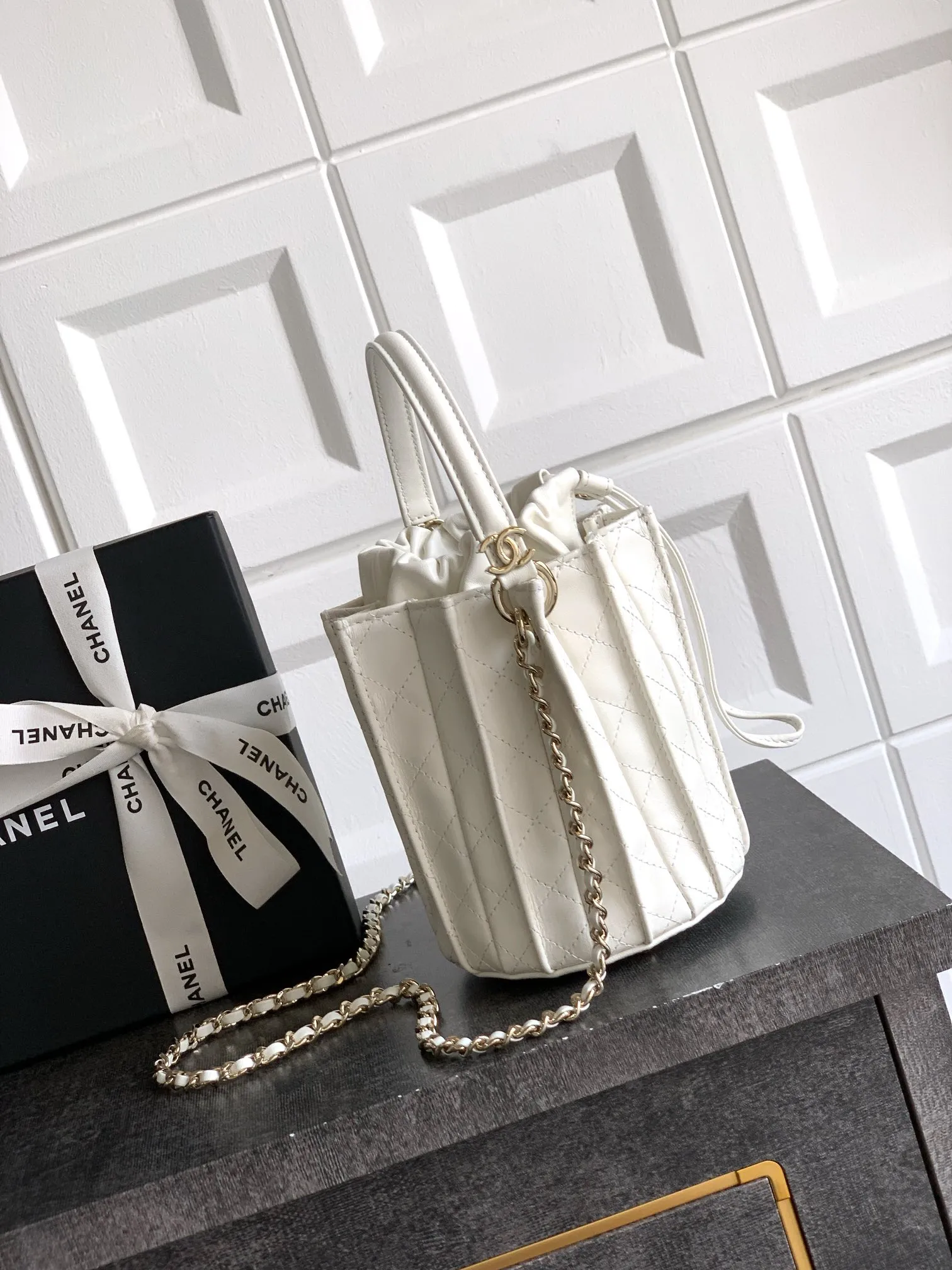 CHANEL ホワイト ミニバケットバッグ A級手工 - 画像 (3)