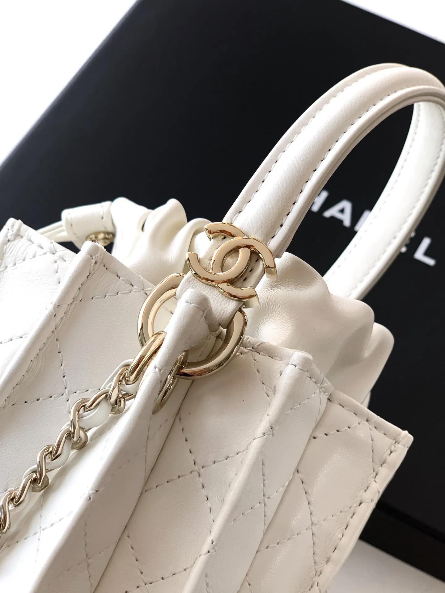 CHANEL ホワイト ミニバケットバッグ A級手工 - 画像 (7)