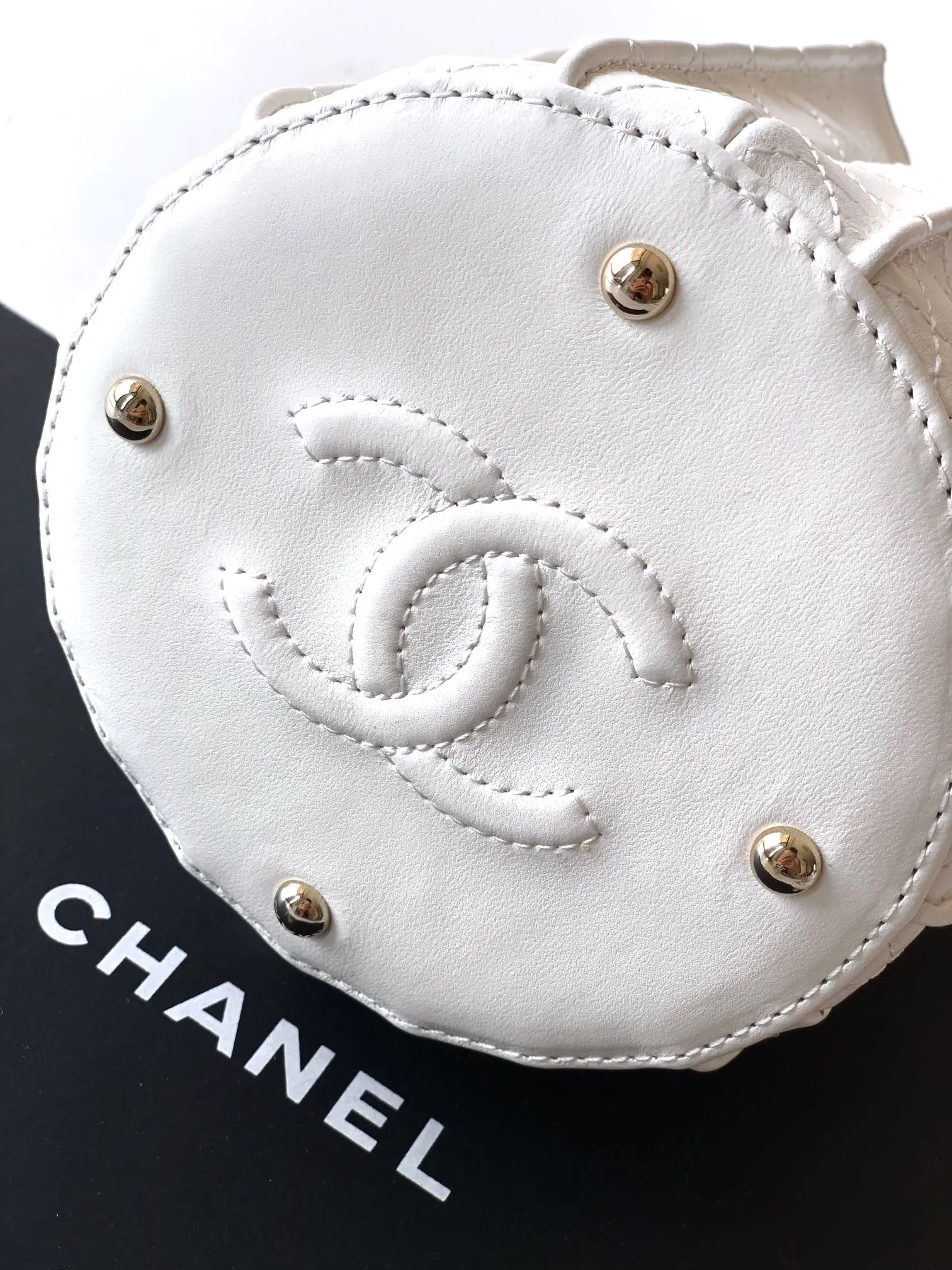 CHANEL ホワイト ミニバケットバッグ A級手工 - 画像 (8)