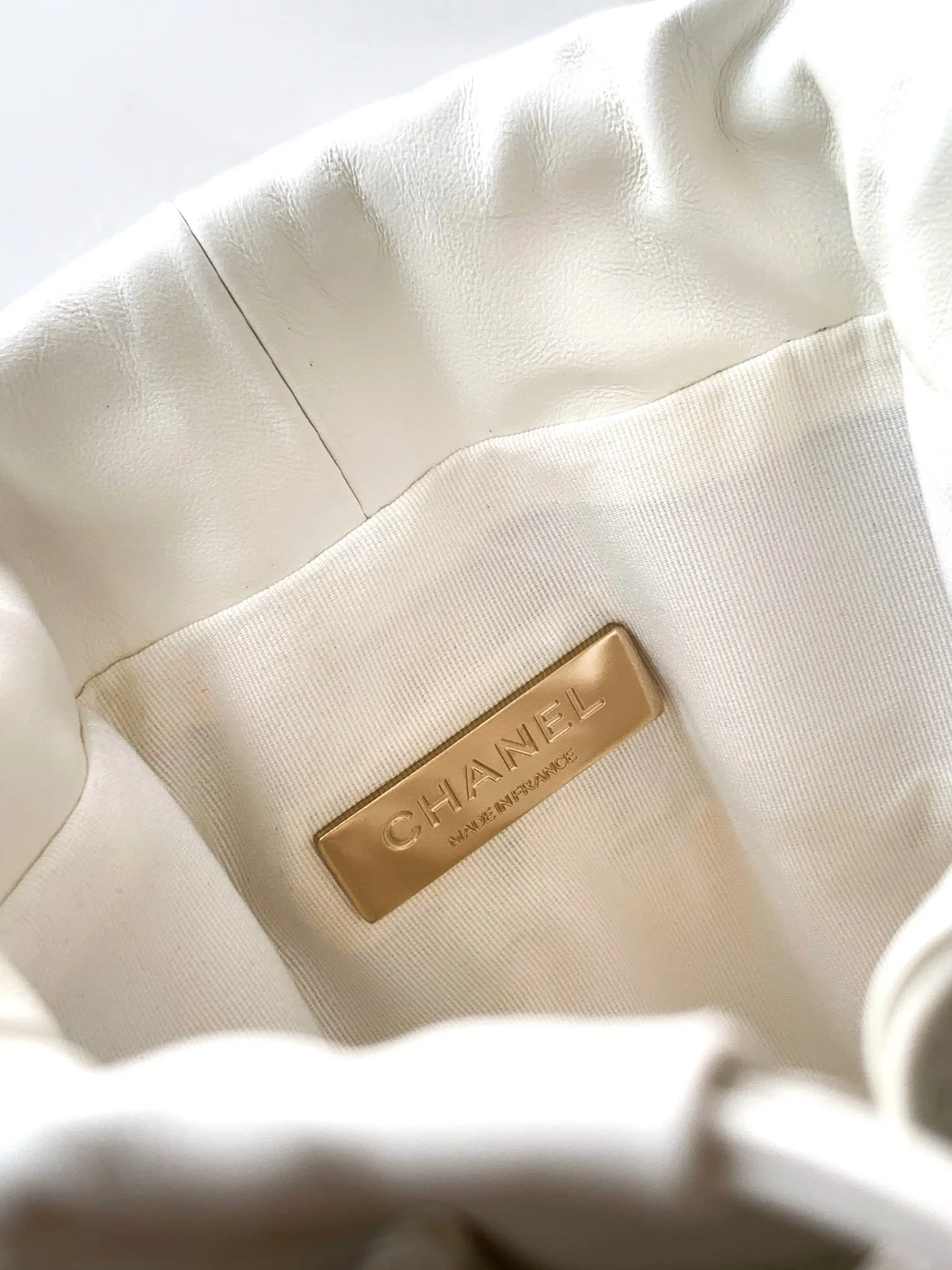 CHANEL ホワイト ミニバケットバッグ A級手工 - 画像 (10)