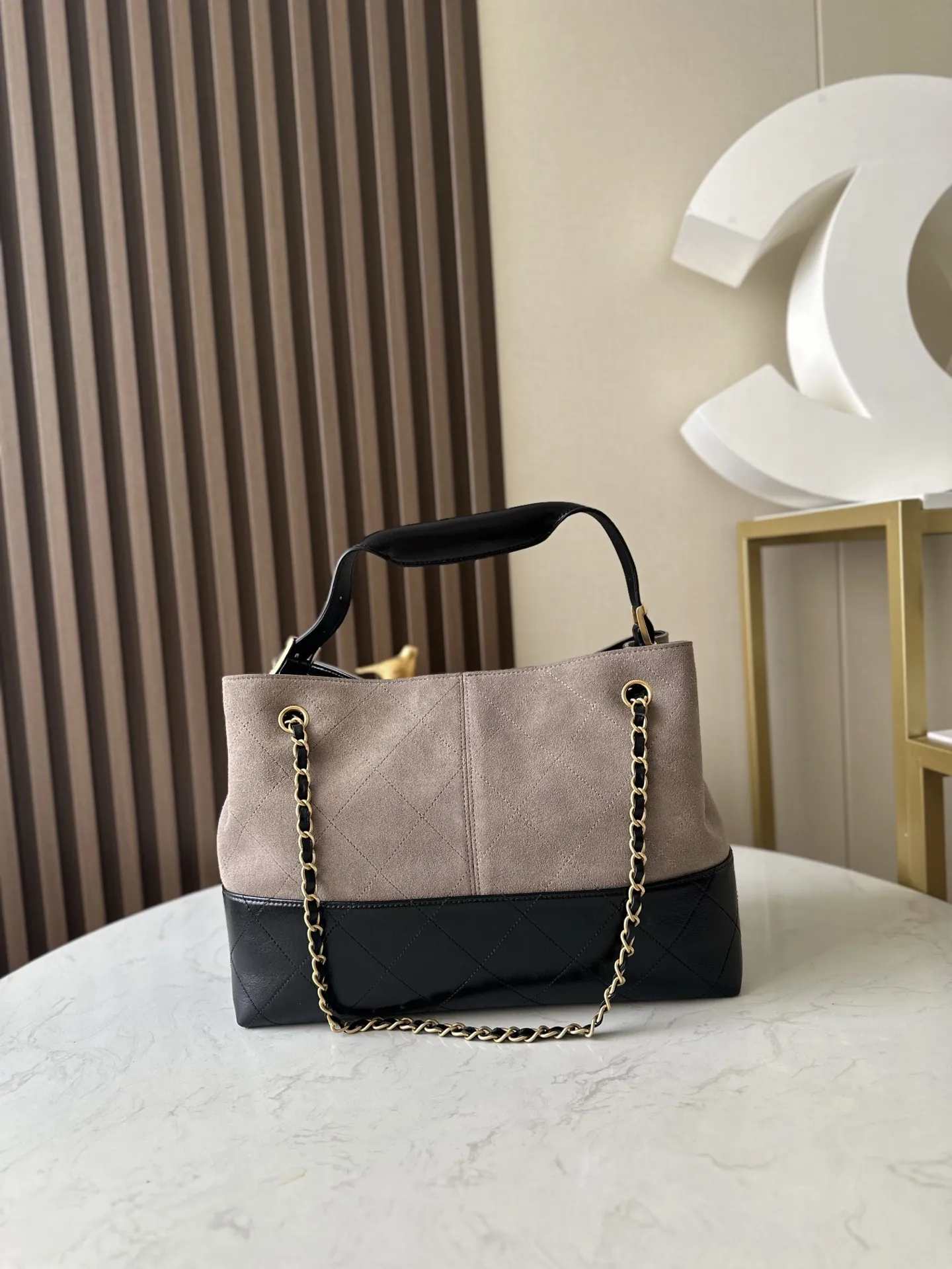 Chanel 25A高級手作業坊スエードバッググレーの色合わせ横型バッグ - 画像 (5)