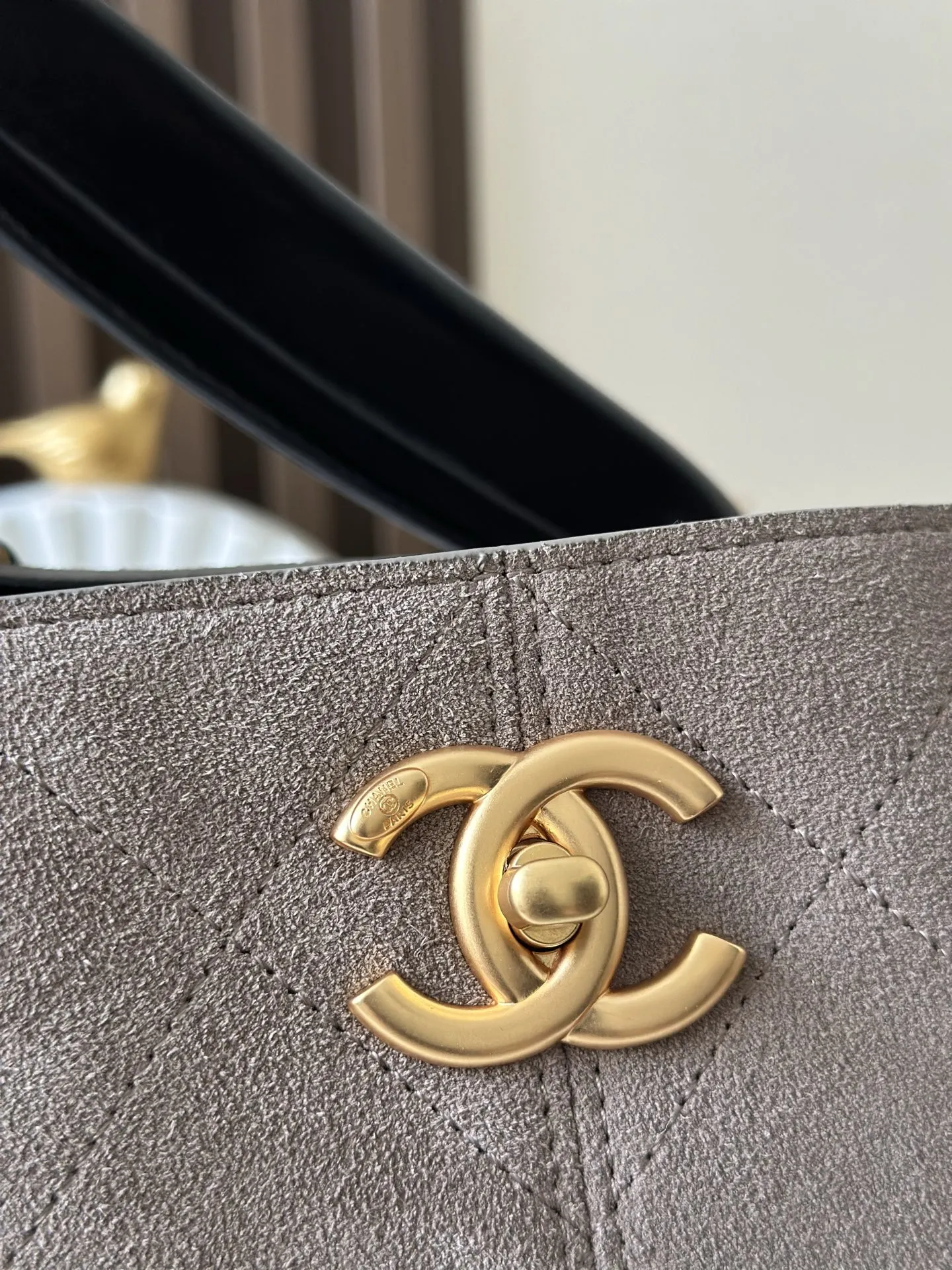 Chanel 25A高級手作業坊スエードバッググレーの色合わせ横型バッグ - 画像 (7)