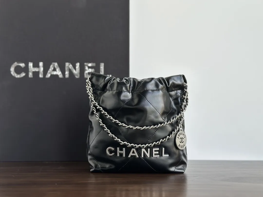 CHANEL ミニ22バッグ ブラック クラシックスタイル