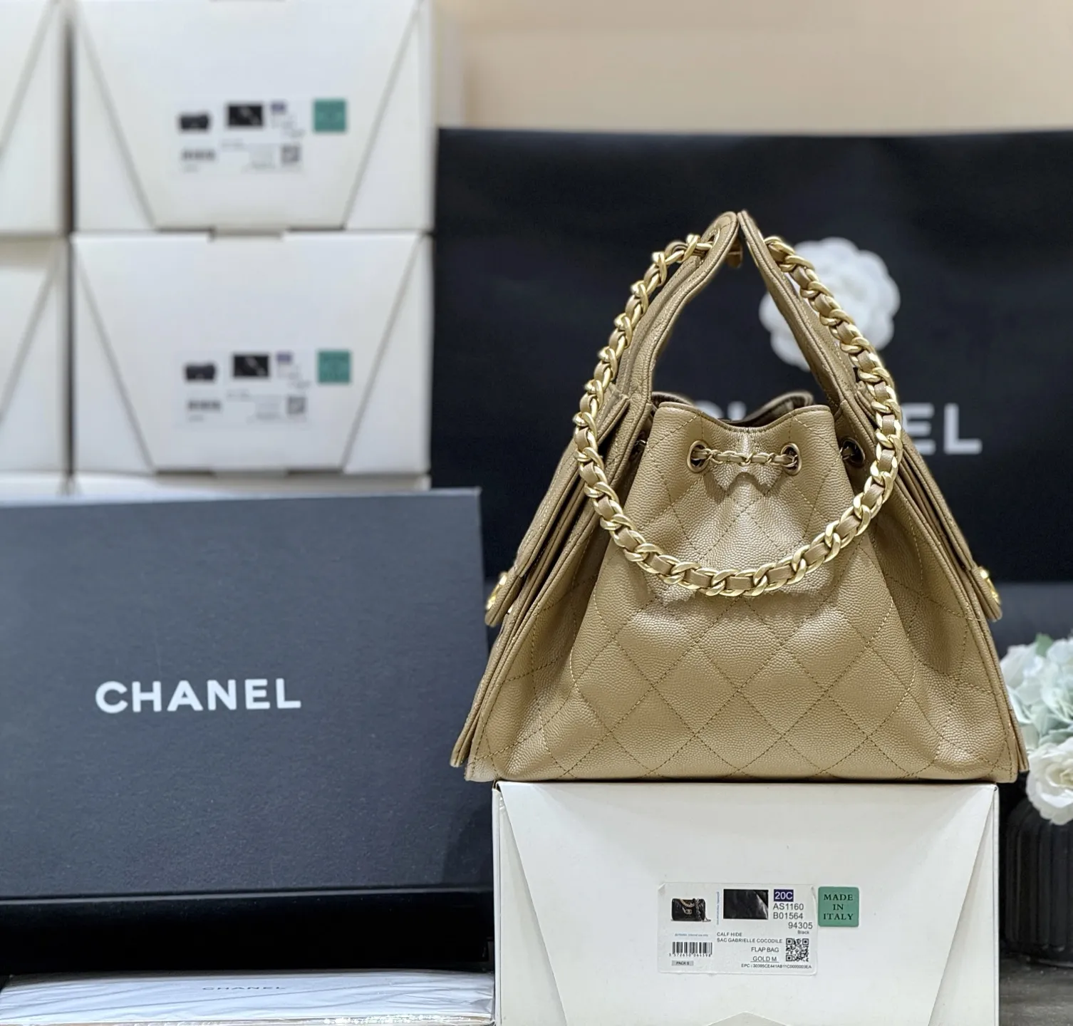 CHANEL ゴールド キルティングバケットバッグ - 画像 (5)