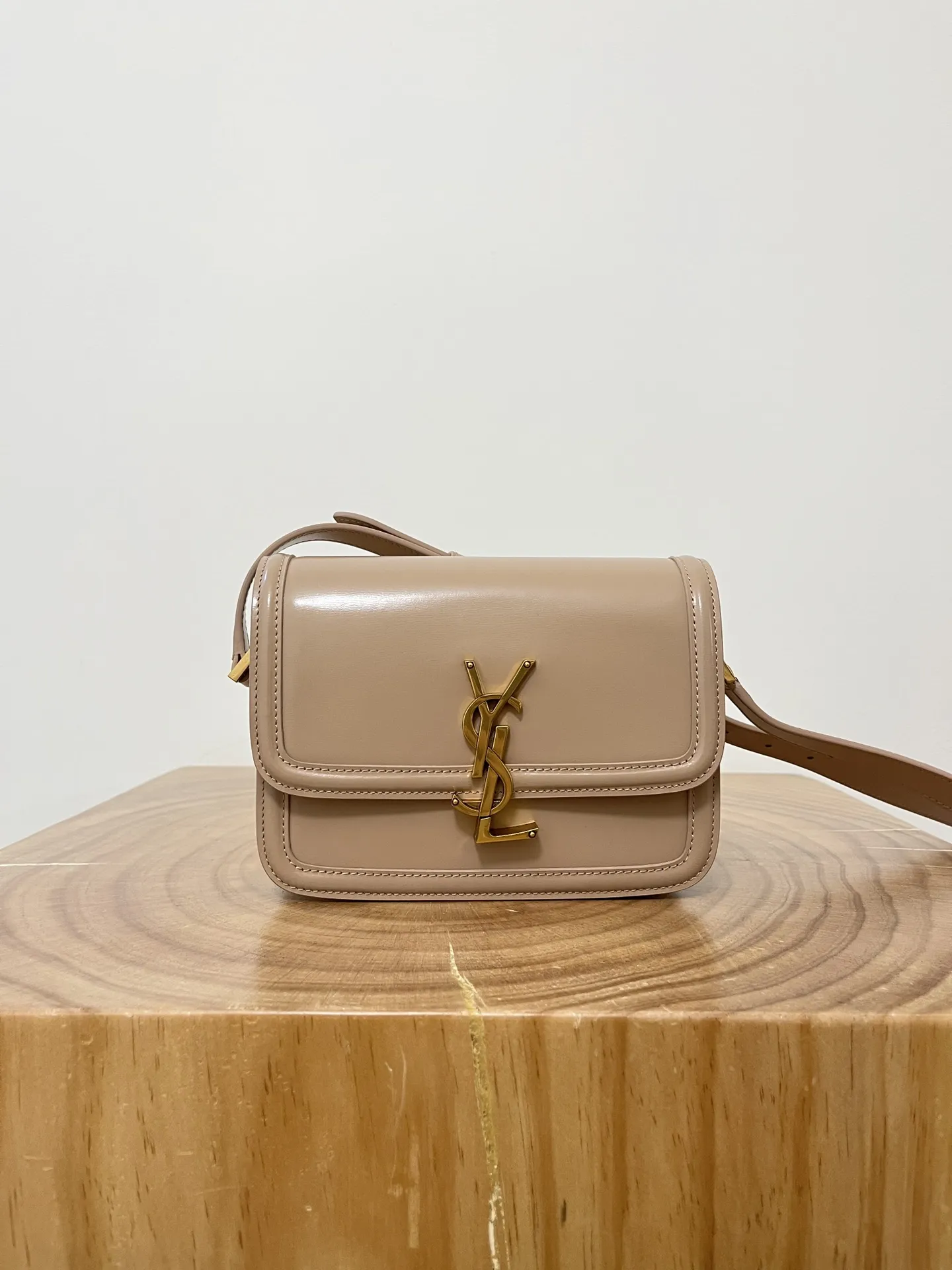 SAINT LAURENT ベージュ ボックスバッグ 小サイズ