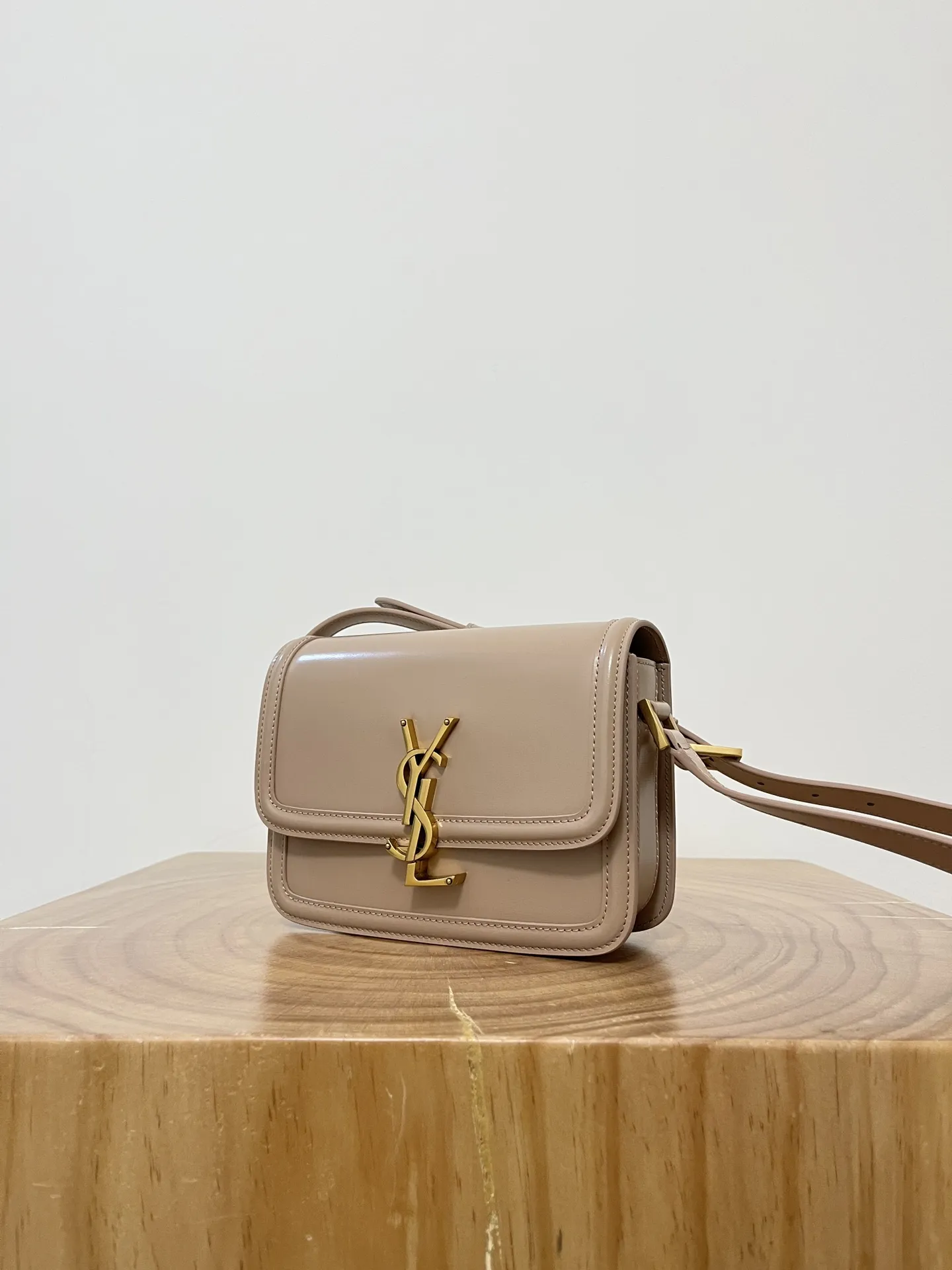 SAINT LAURENT ベージュ ボックスバッグ 小サイズ - 画像 (3)