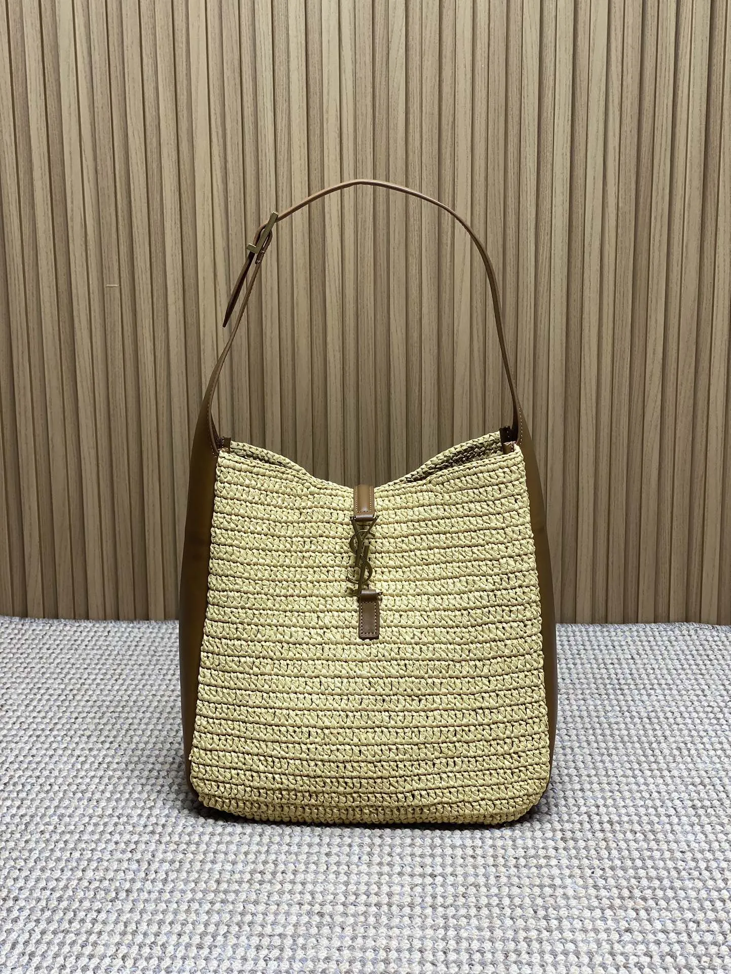 Yves Saint Laurent ホーボーバッグ 草編み ベージュ