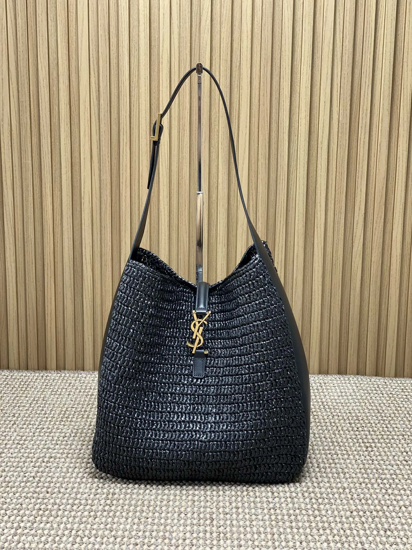 Yves Saint Laurent ホーボーバッグ ブラック 草編み