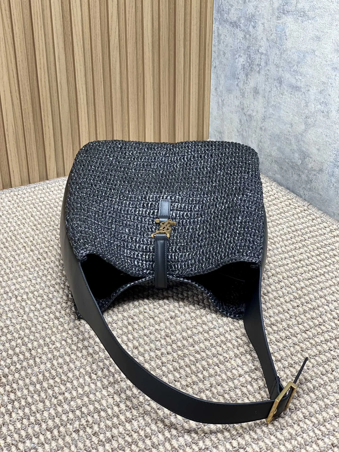 Yves Saint Laurent ホーボーバッグ ブラック 草編み - 画像 (6)