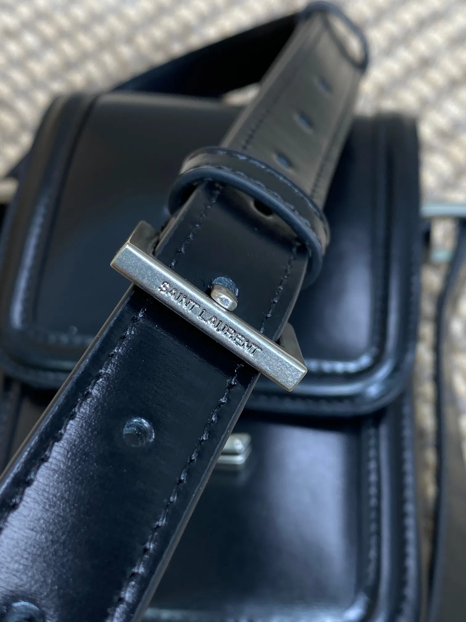 Yves Saint Laurent ブラック豆腐型ショルダーバッグ - 画像 (7)