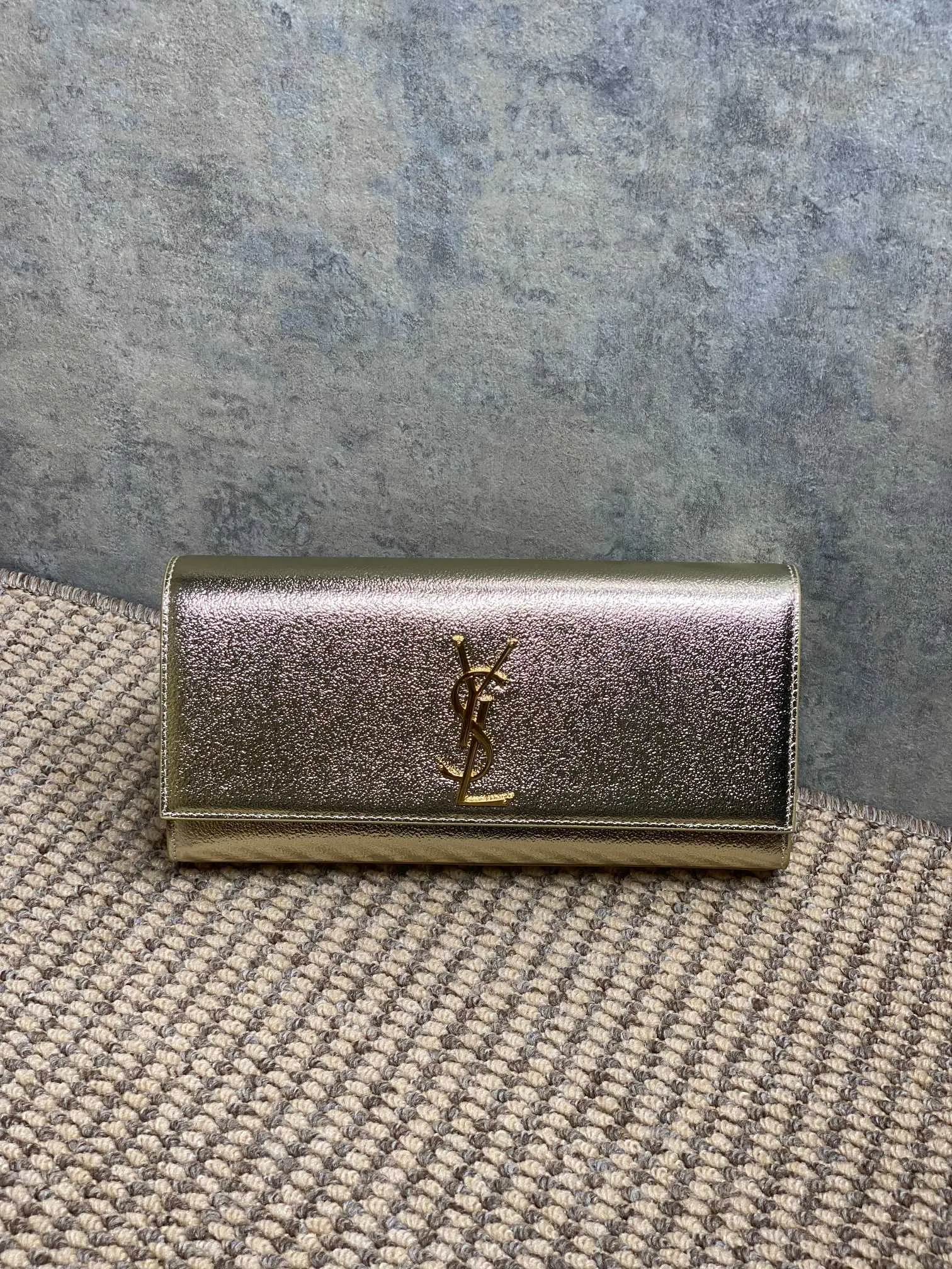 Yves Saint Laurent ゴールドクラシッククラッチバッグ