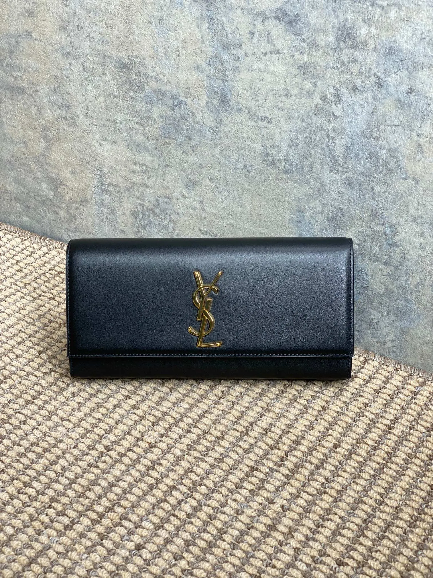 Yves Saint Laurent ブラック クラシック手帳型バッグ