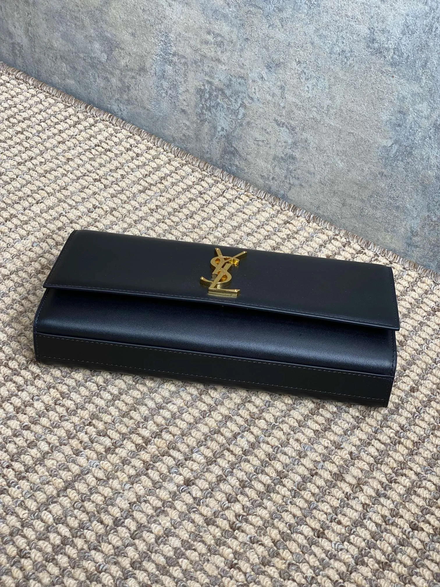 Yves Saint Laurent ブラック クラシック手帳型バッグ - 画像 (4)