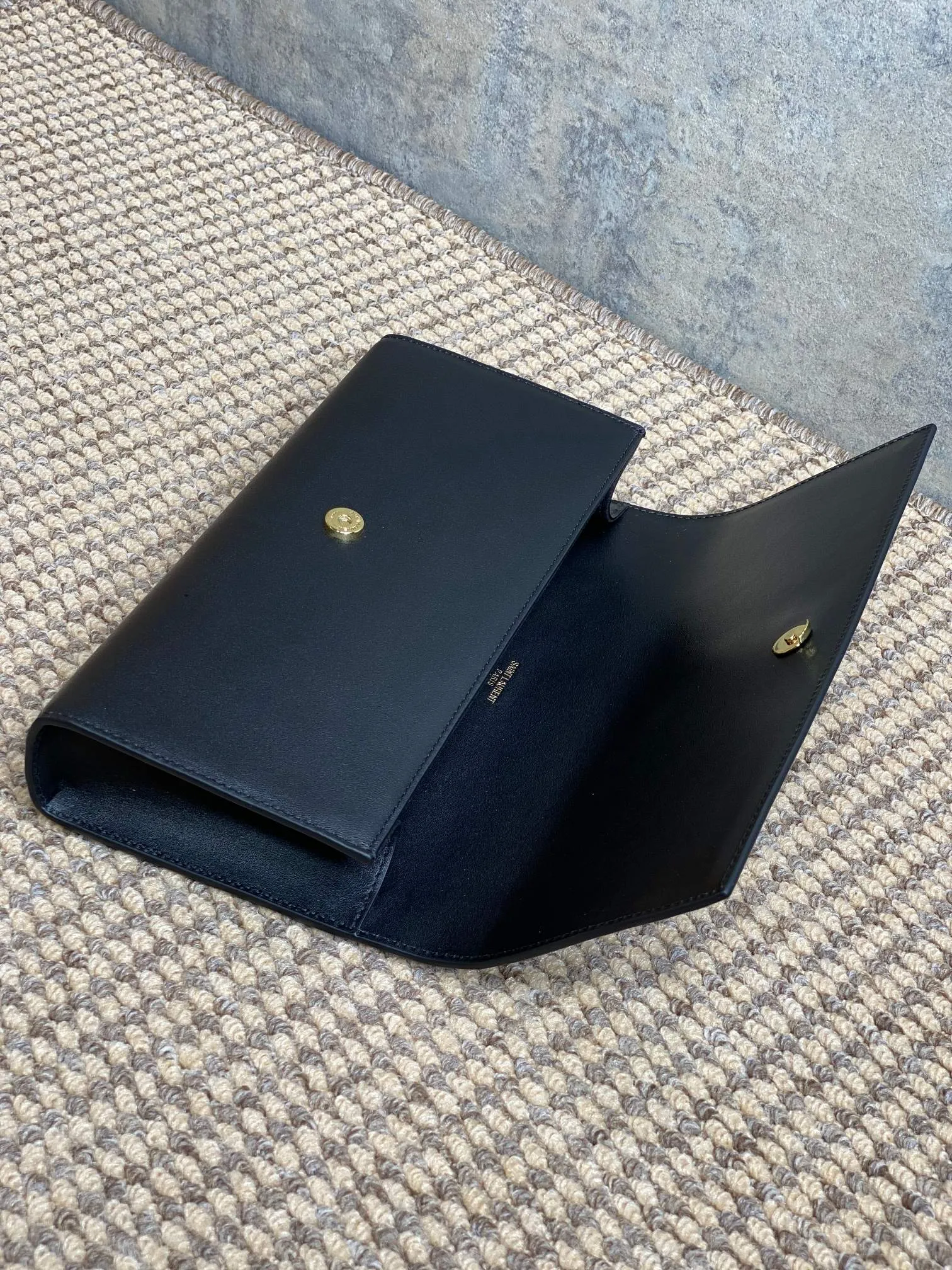 Yves Saint Laurent ブラック クラシック手帳型バッグ - 画像 (5)