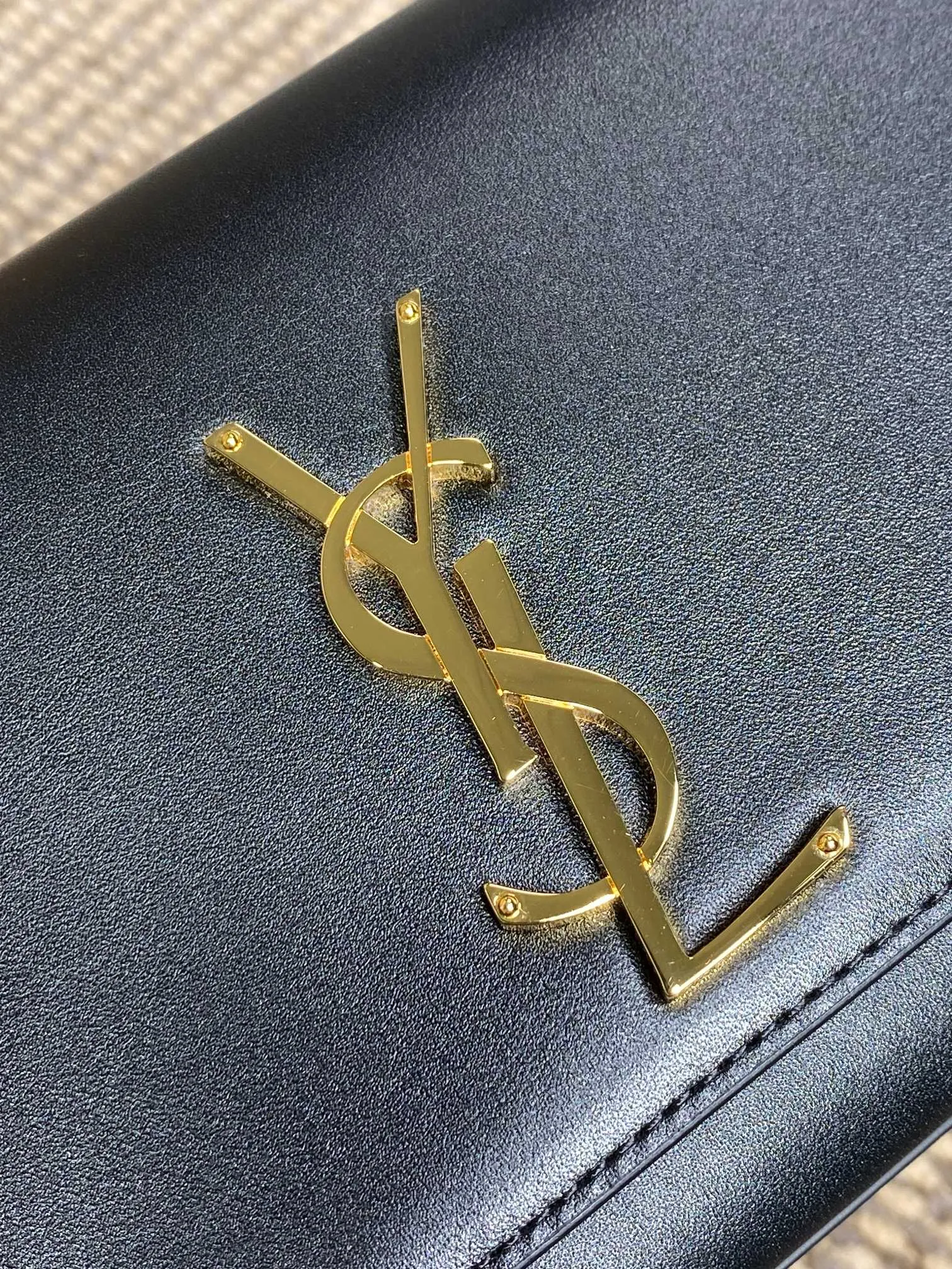 Yves Saint Laurent ブラック クラシック手帳型バッグ - 画像 (7)