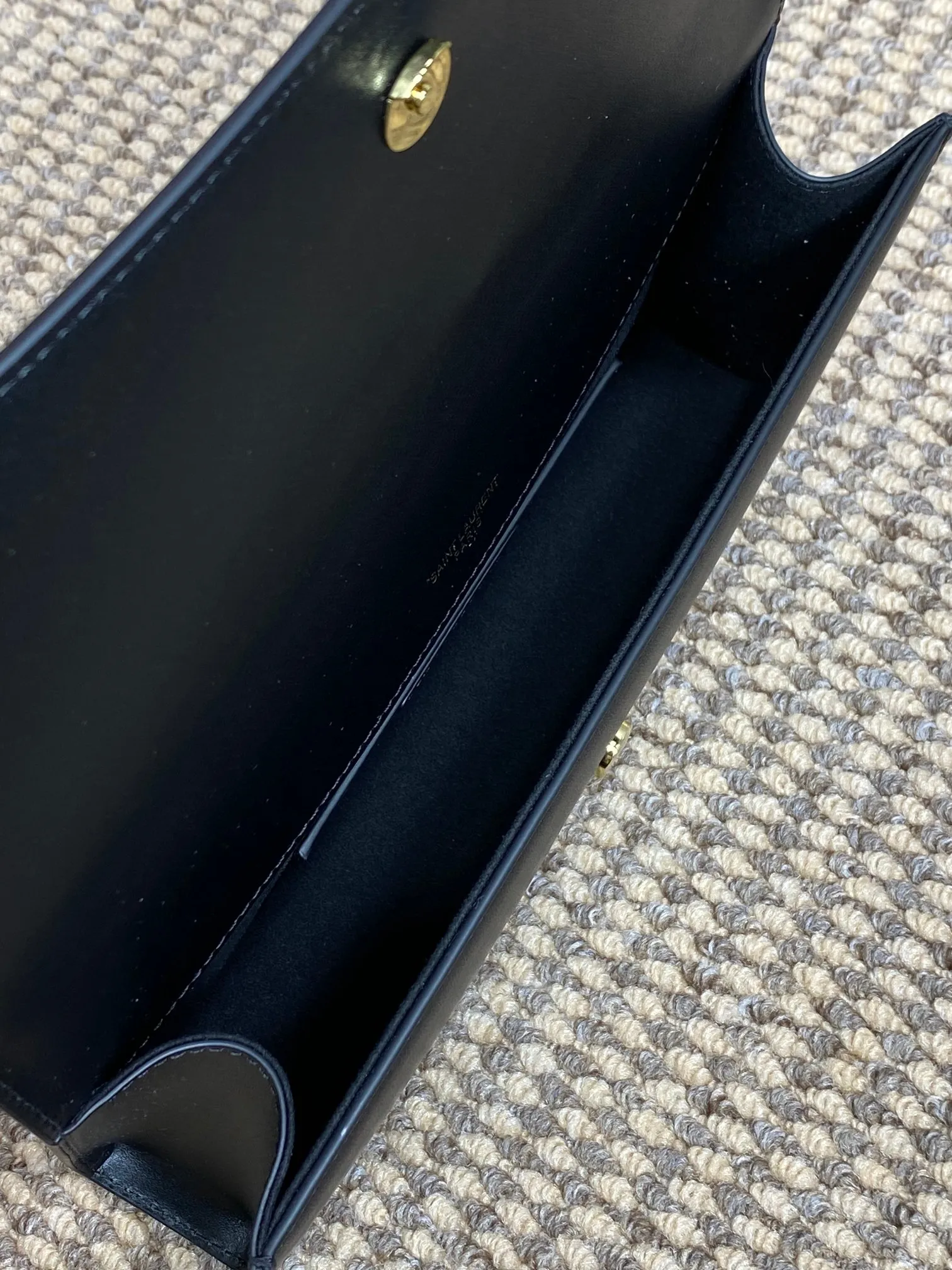 Yves Saint Laurent ブラック クラシック手帳型バッグ - 画像 (10)