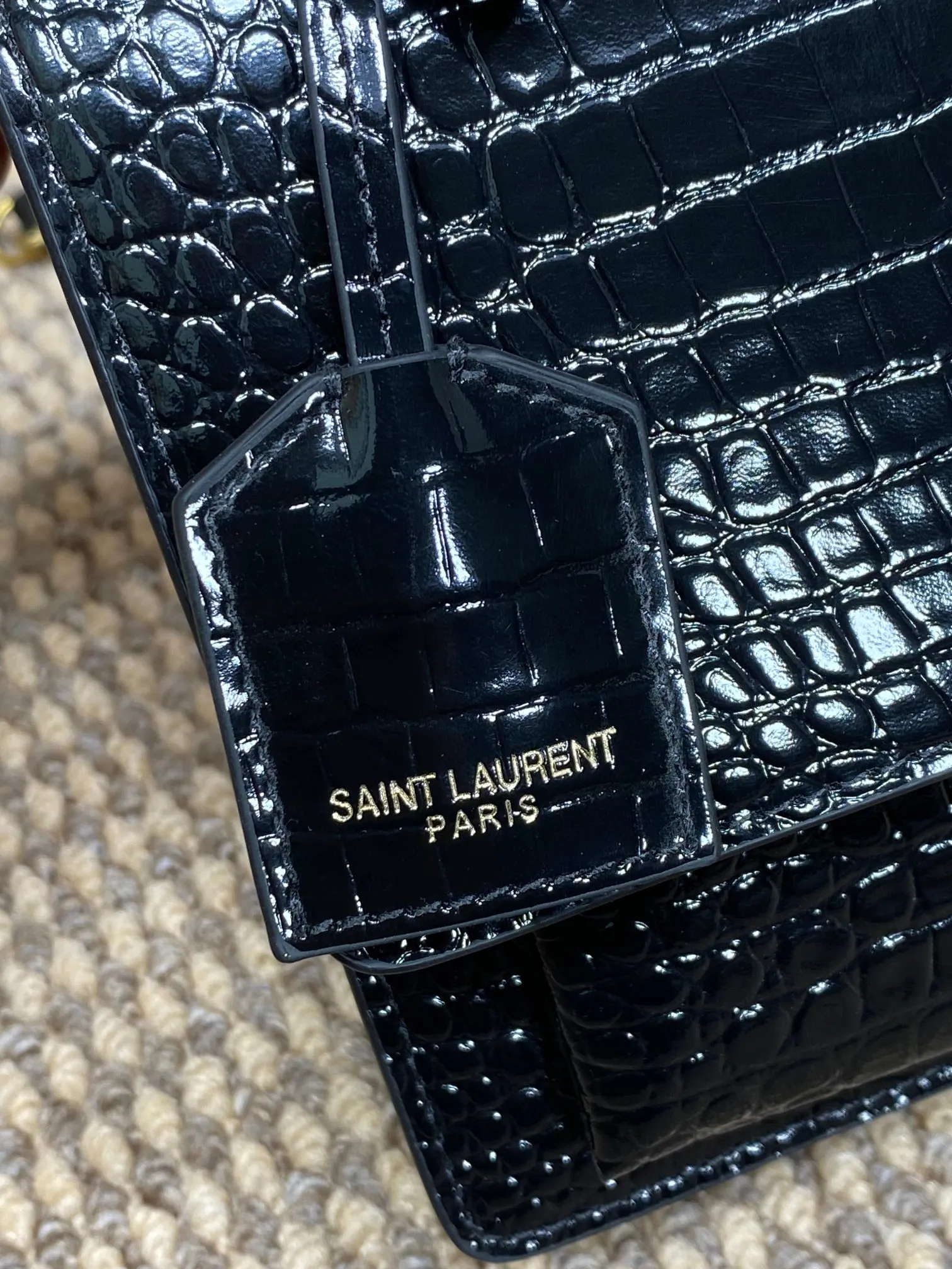 Yves Saint Laurent ブラッククロコダイル前Flipバッグ - 画像 (7)
