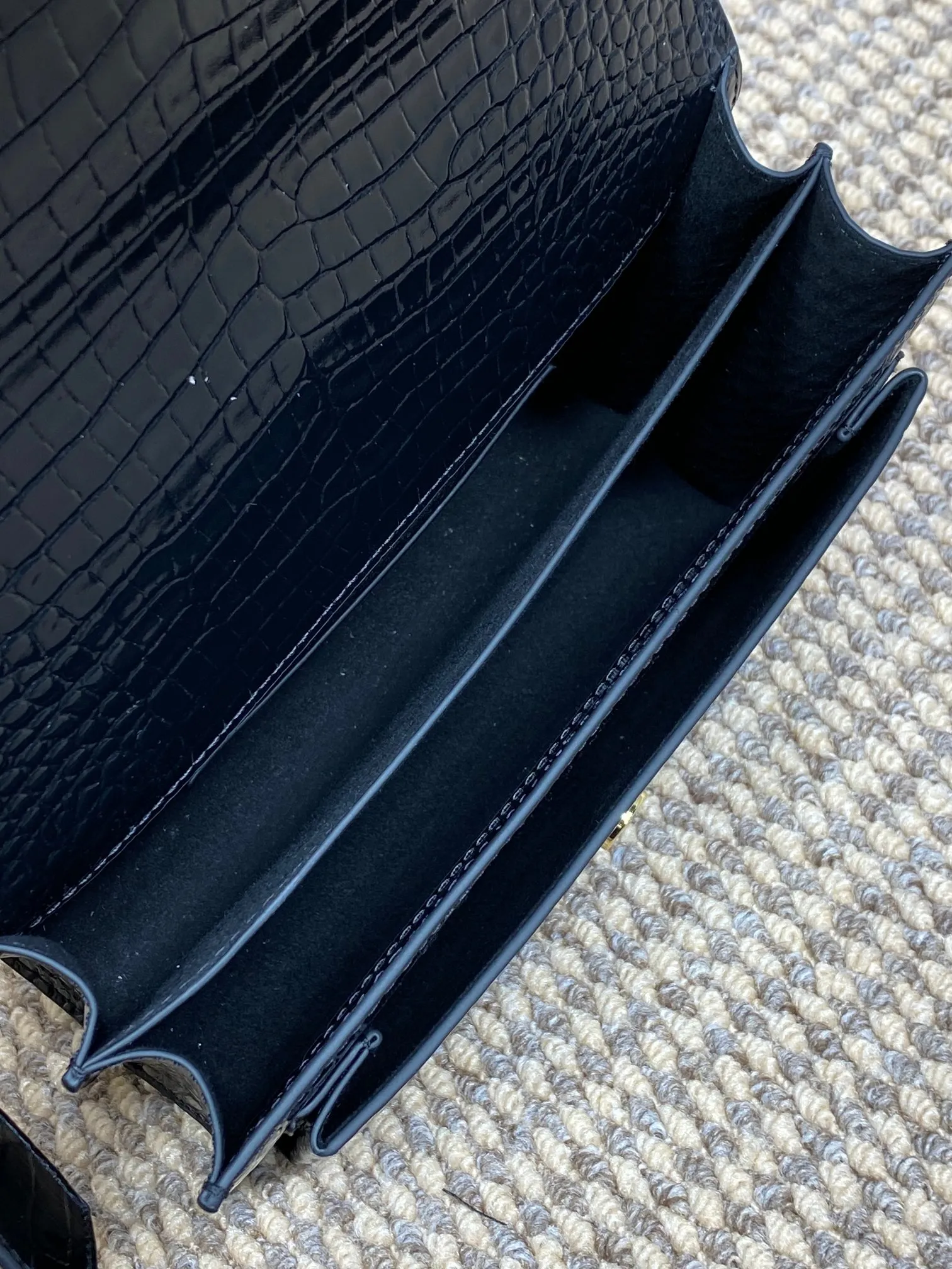 Yves Saint Laurent ブラッククロコダイル前Flipバッグ - 画像 (9)