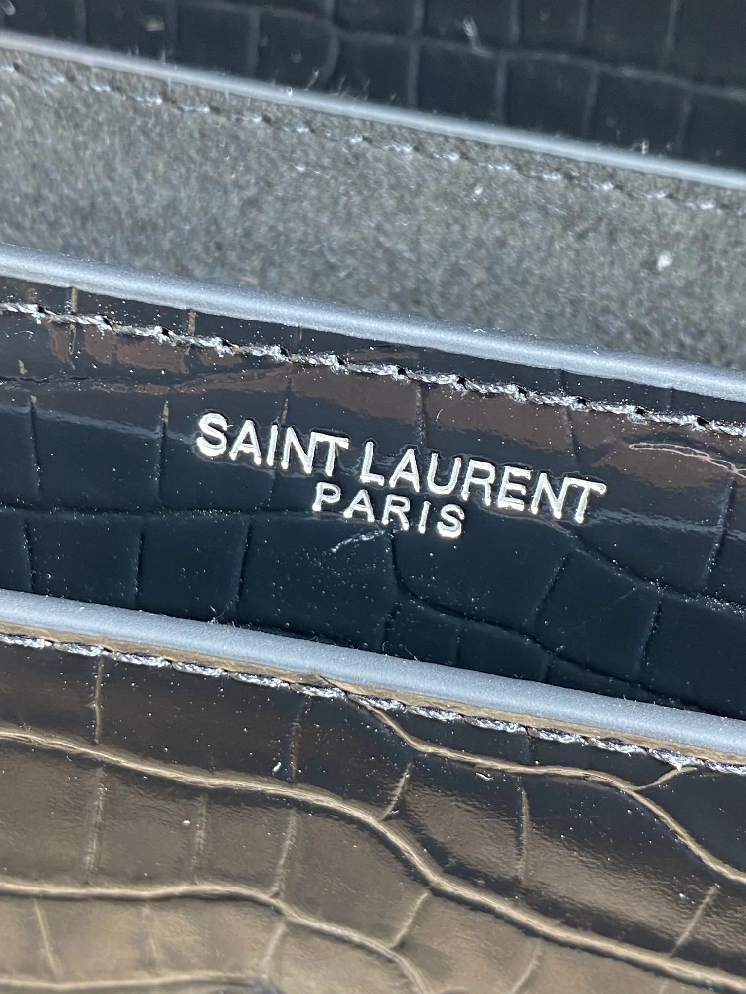 Yves Saint Laurent ブラッククロコ型前Flipバッグ - 画像 (9)