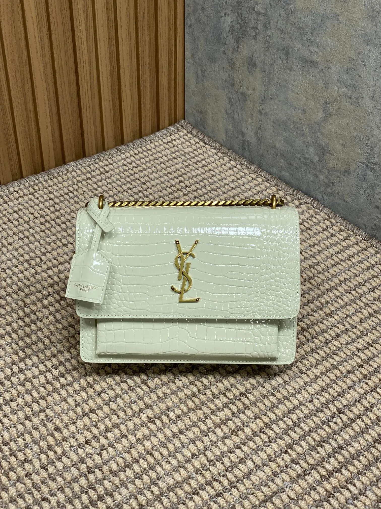 Yves Saint Laurent ミルクホワイト フロントフラップバッグ