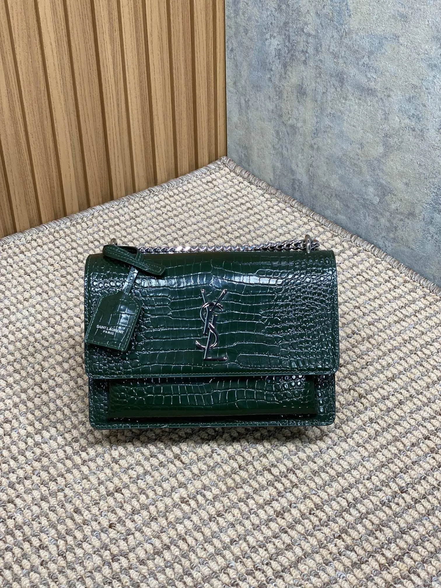 Yves Saint Laurent 緑色フロントフラップバッグ