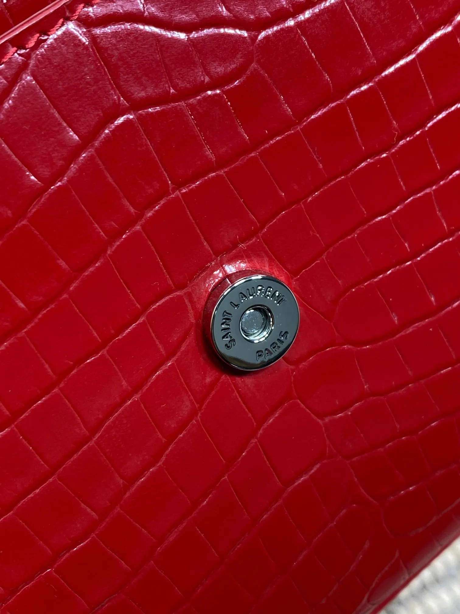 Yves Saint Laurent 大红鳄鱼纹前翻盖手袋 - 画像 (7)