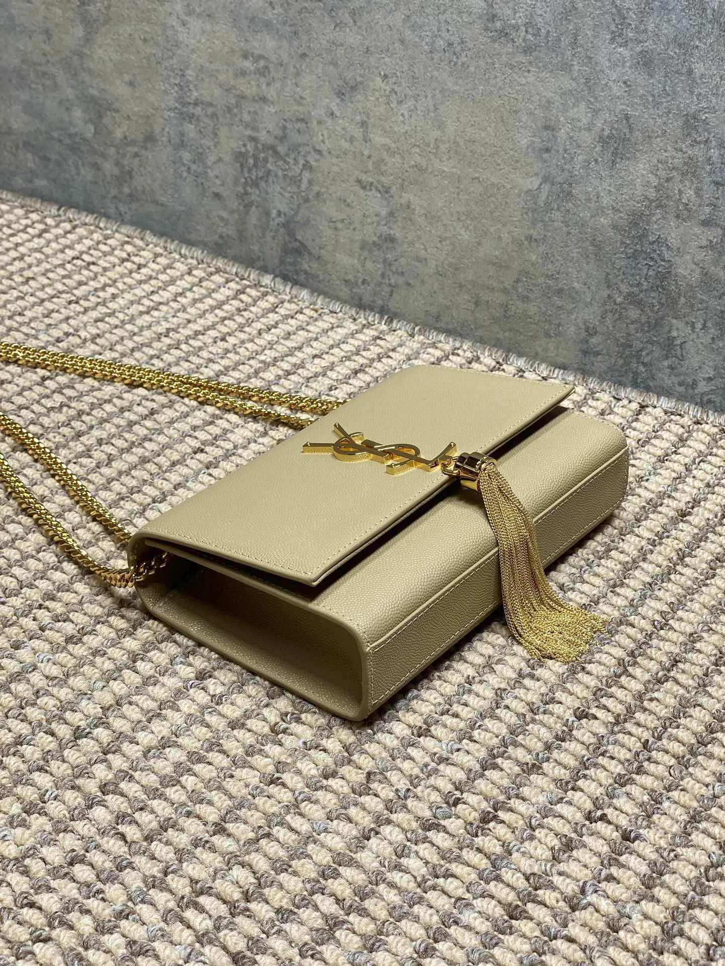 Yves Saint Laurent ベージュ 流す装飾バッグ - 画像 (5)