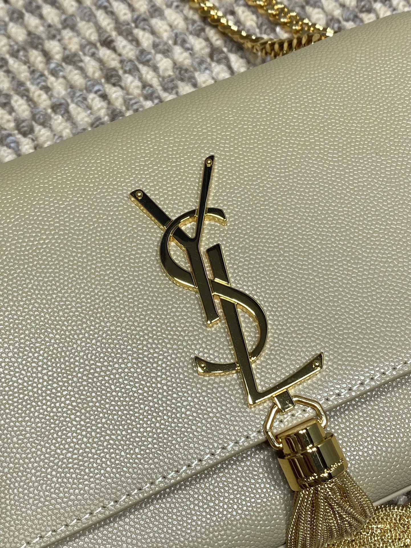 Yves Saint Laurent ベージュ 流す装飾バッグ - 画像 (7)