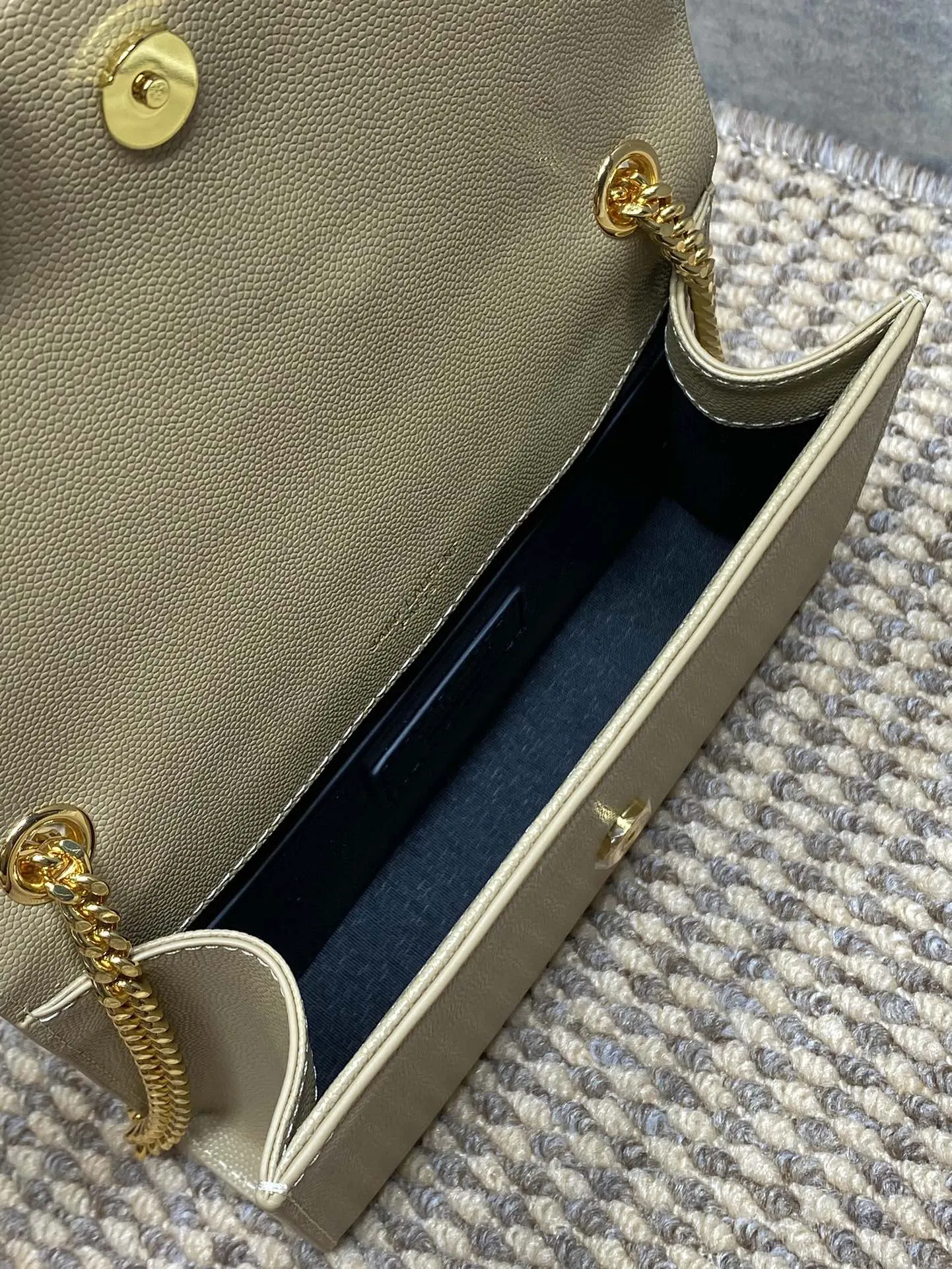 Yves Saint Laurent ベージュ 流す装飾バッグ - 画像 (10)