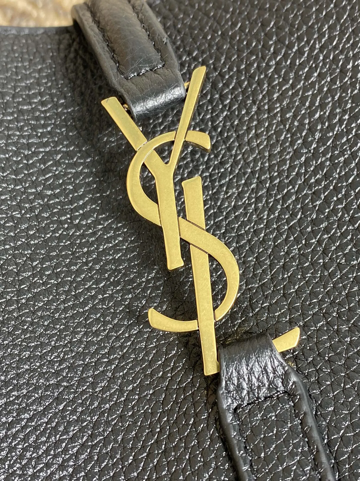 Yves Saint Laurent ミニホーボー バッグ ブラック - 画像 (7)