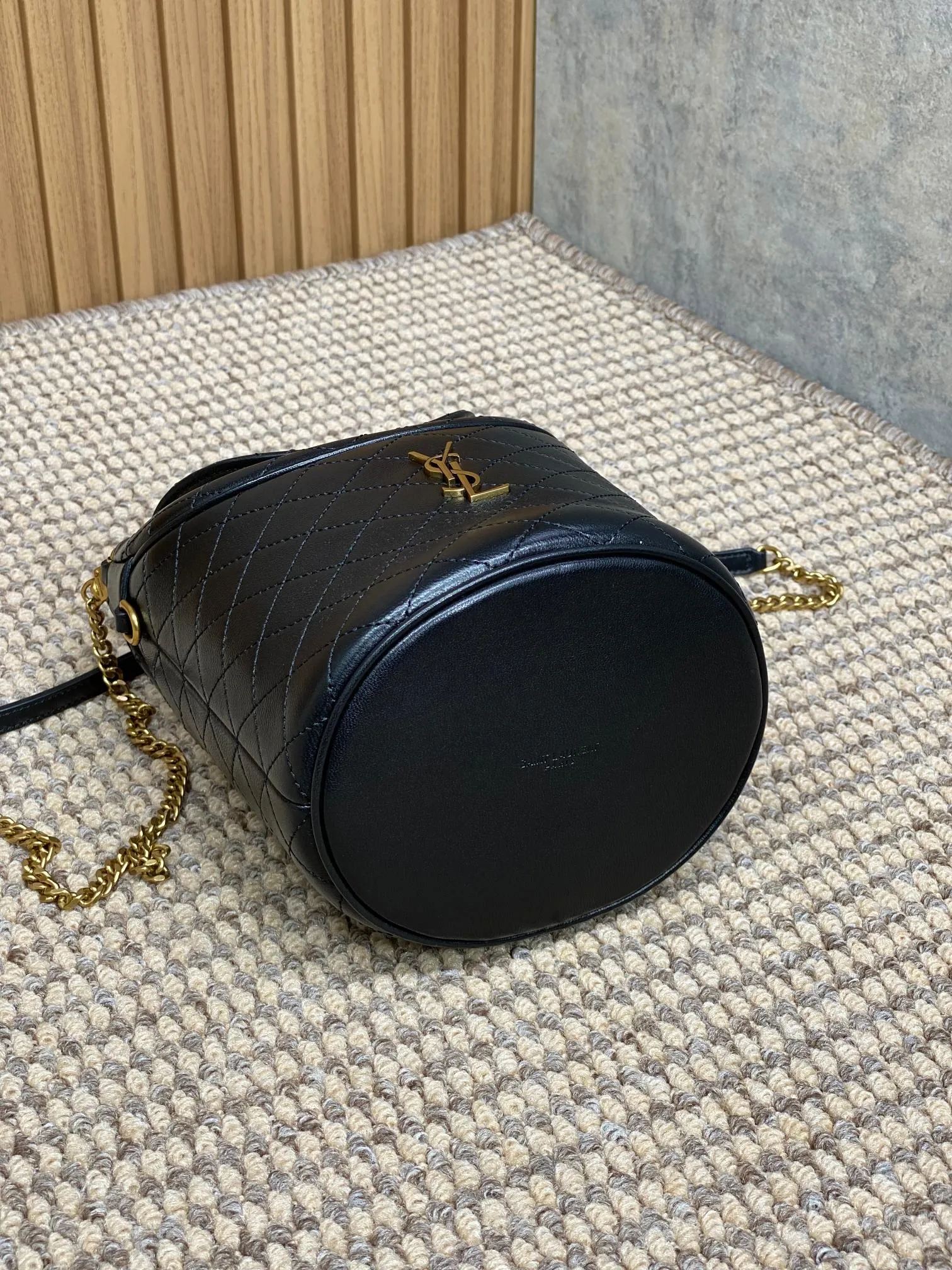 Yves Saint Laurent ガビー バケットバッグ ブラック - 画像 (7)