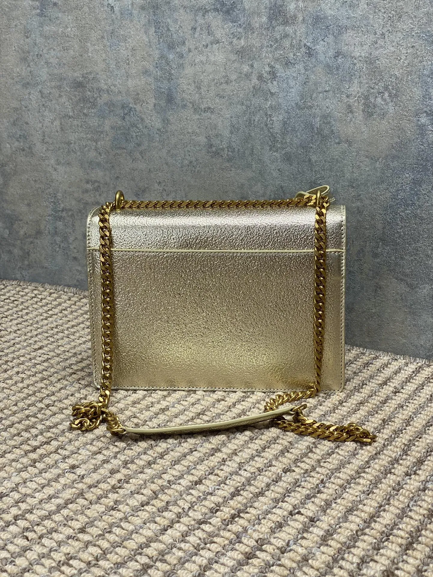 Yves Saint Laurent ゴールド サンセットバッグ - 画像 (3)