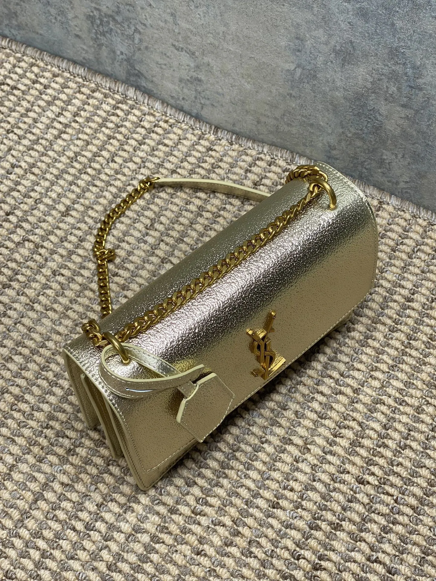 Yves Saint Laurent ゴールド サンセットバッグ - 画像 (5)