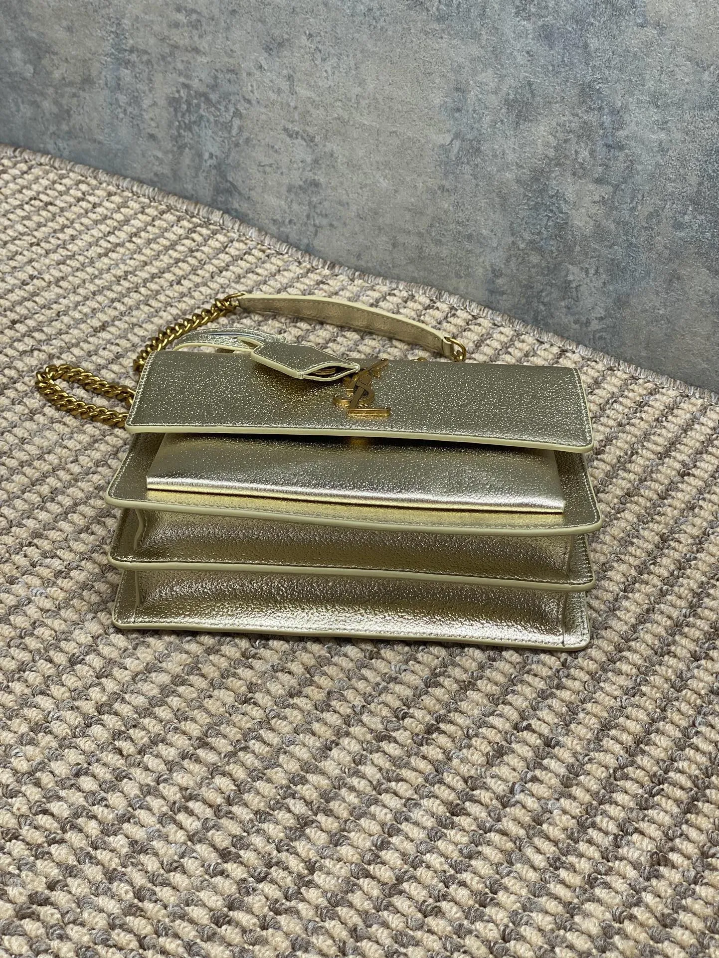 Yves Saint Laurent ゴールド サンセットバッグ - 画像 (6)