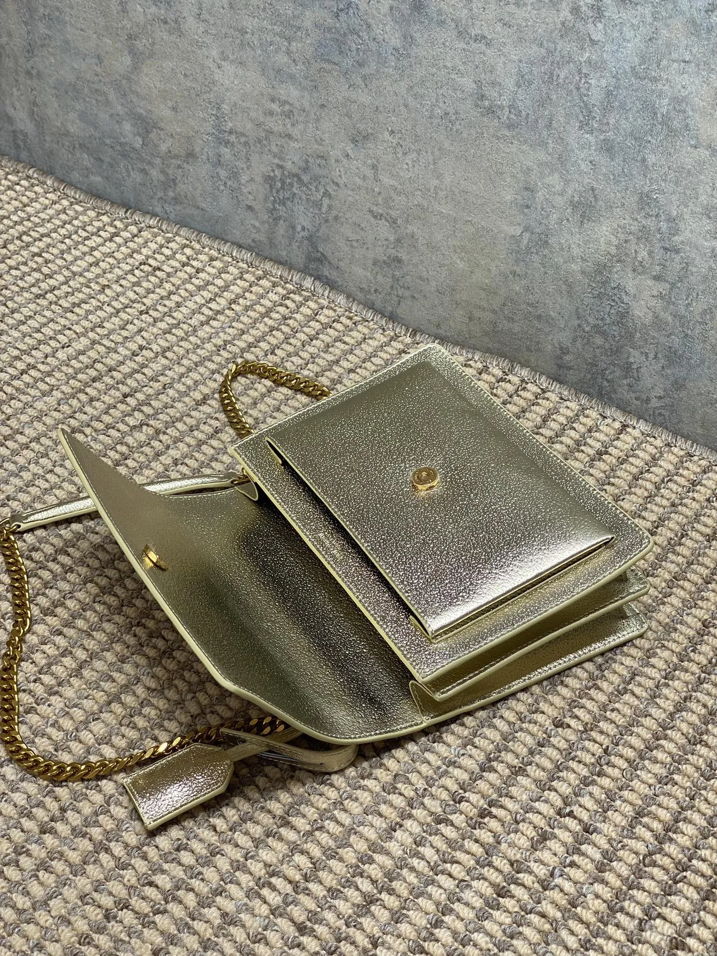 Yves Saint Laurent ゴールド サンセットバッグ - 画像 (7)